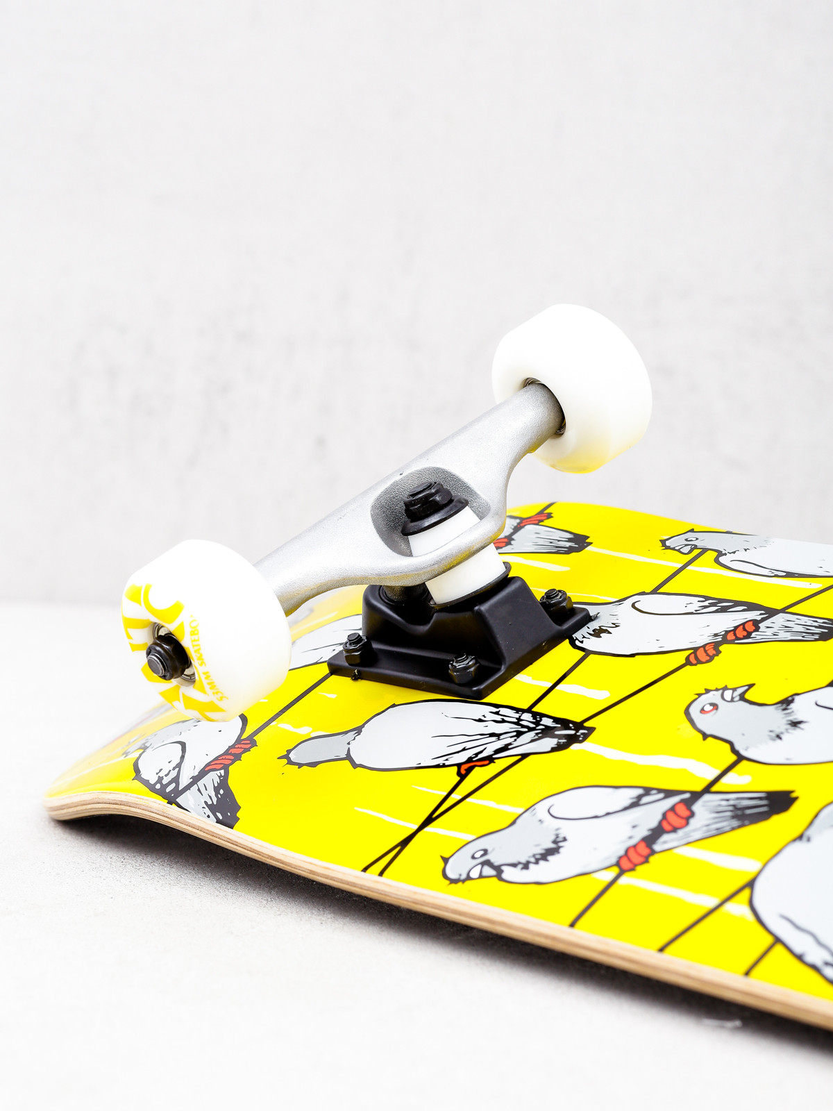 Antihero Conferrnce Call Skateboard (yellow)