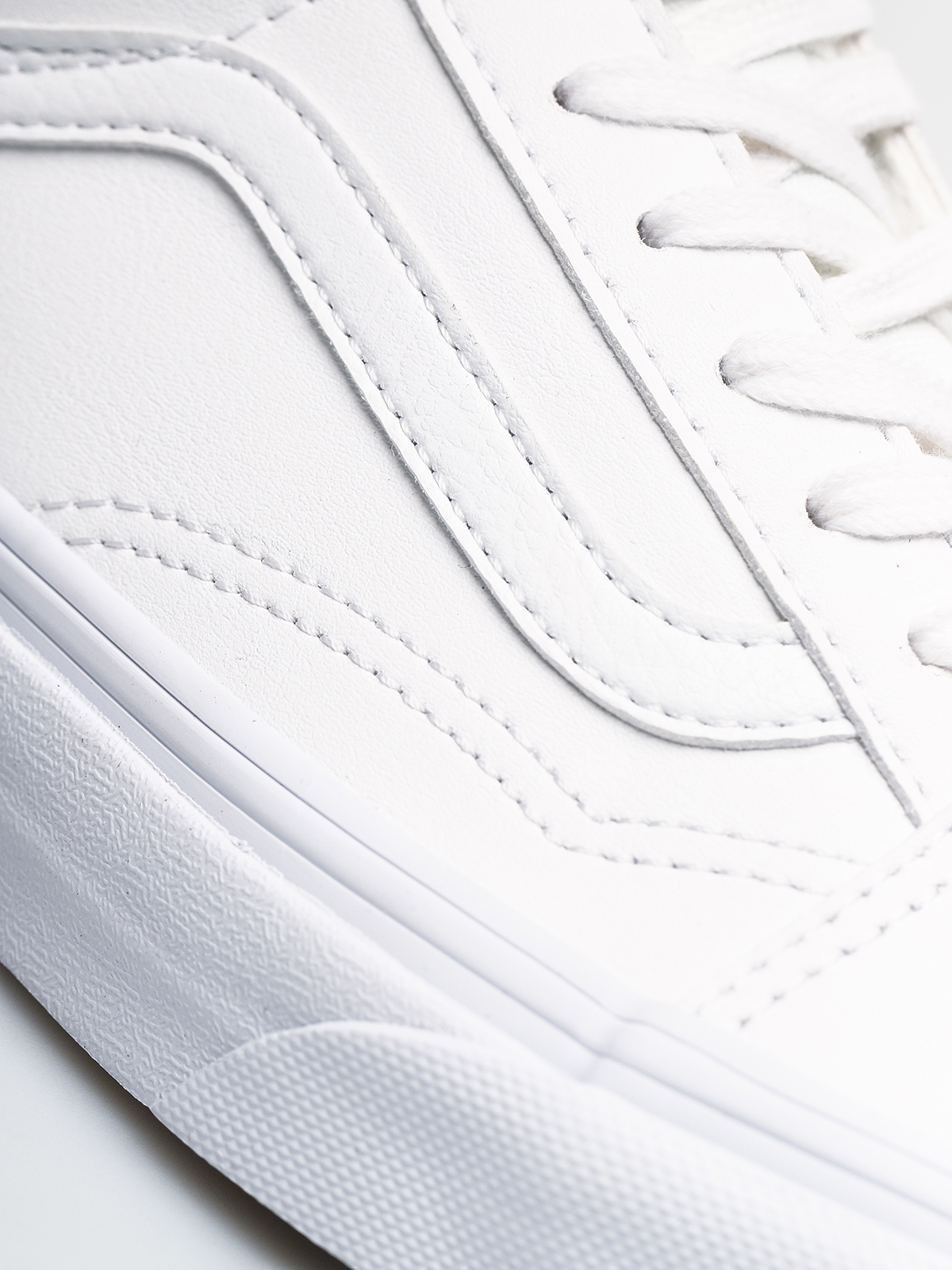 Vans Old Skool Shoes (classic tumbled)
