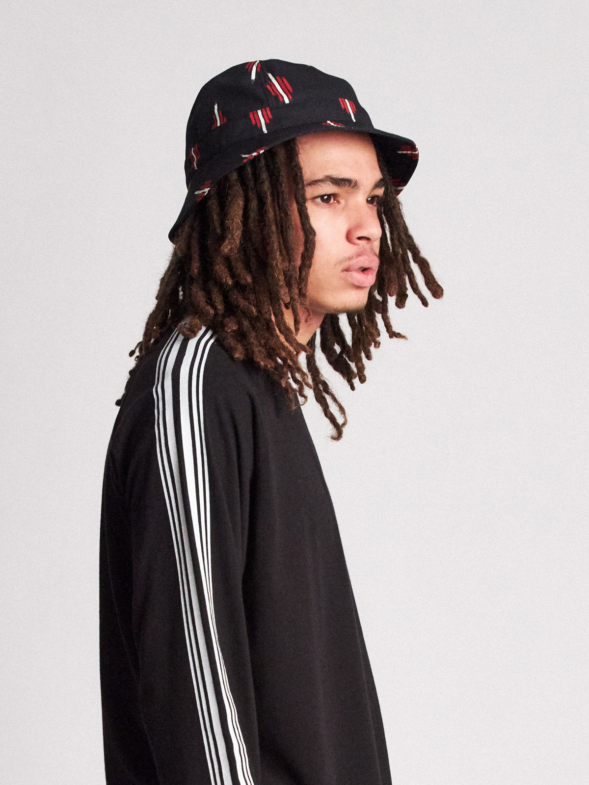 Brixton Banks II Bucket Hat (black/red)