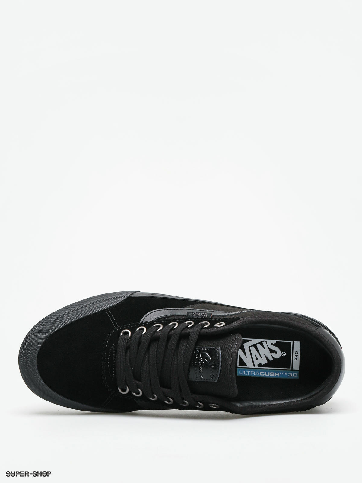 Vans chima hotsell pro 2 blackout