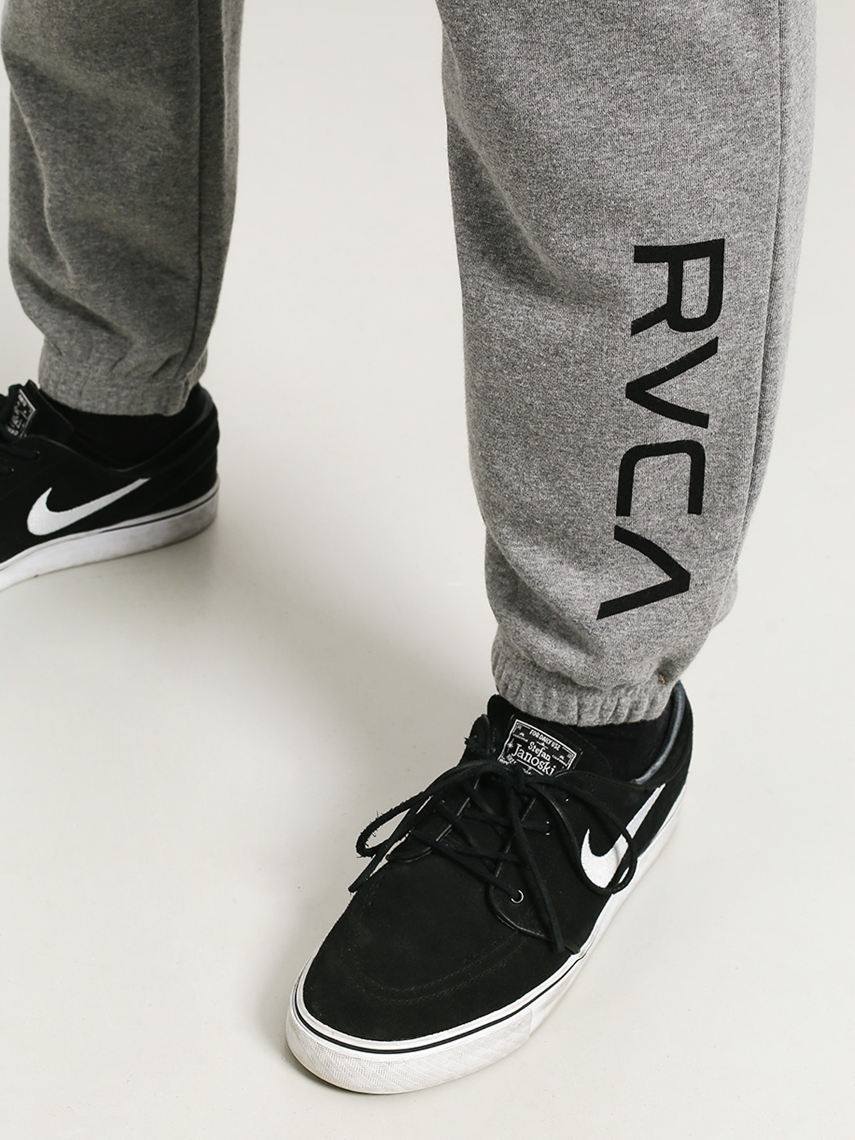 RVCA Cage Sweatpant Pants (heather grey)