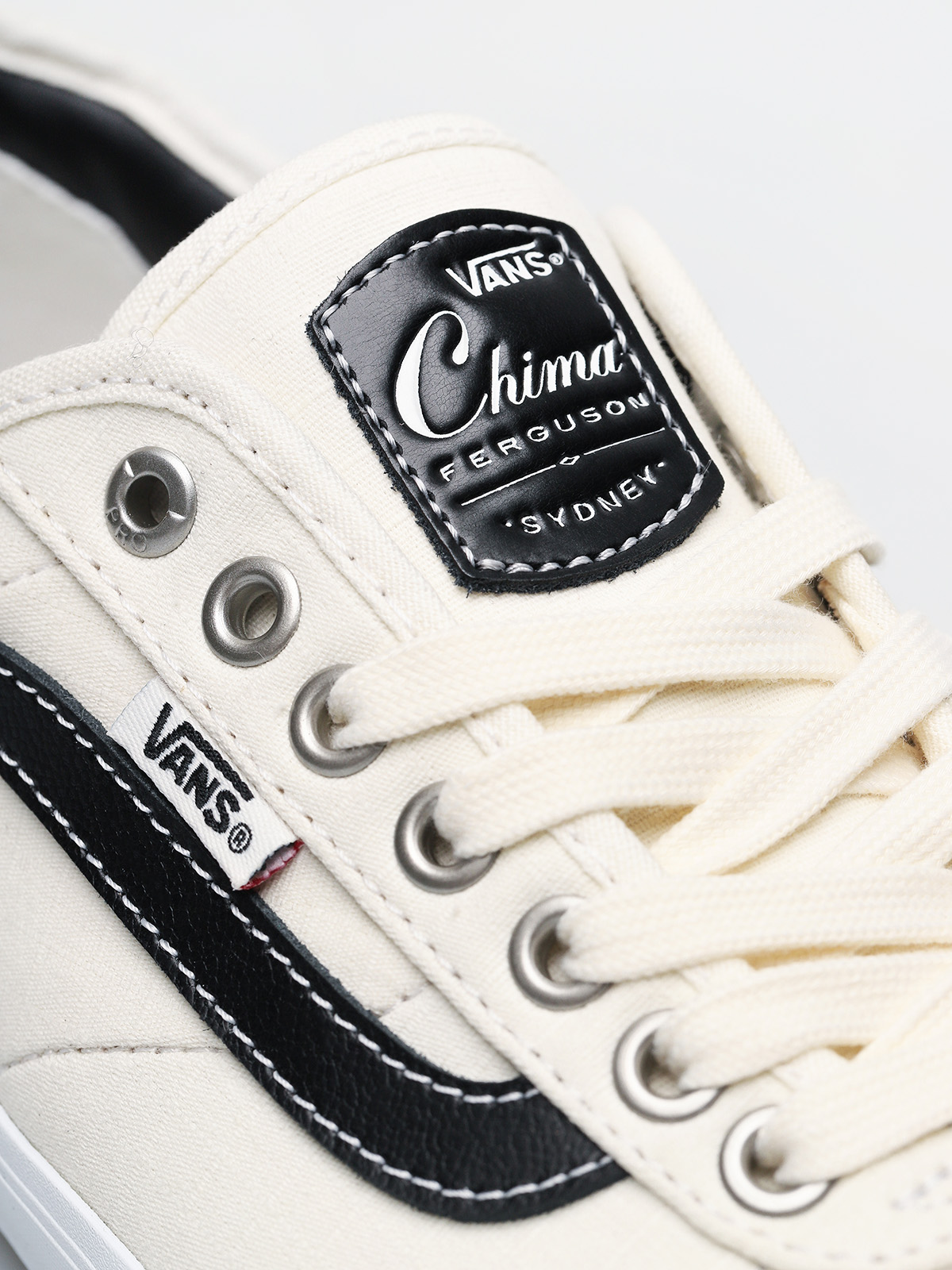 Vans Chima Pro 2 Covert Shoes (marshmallow/black)