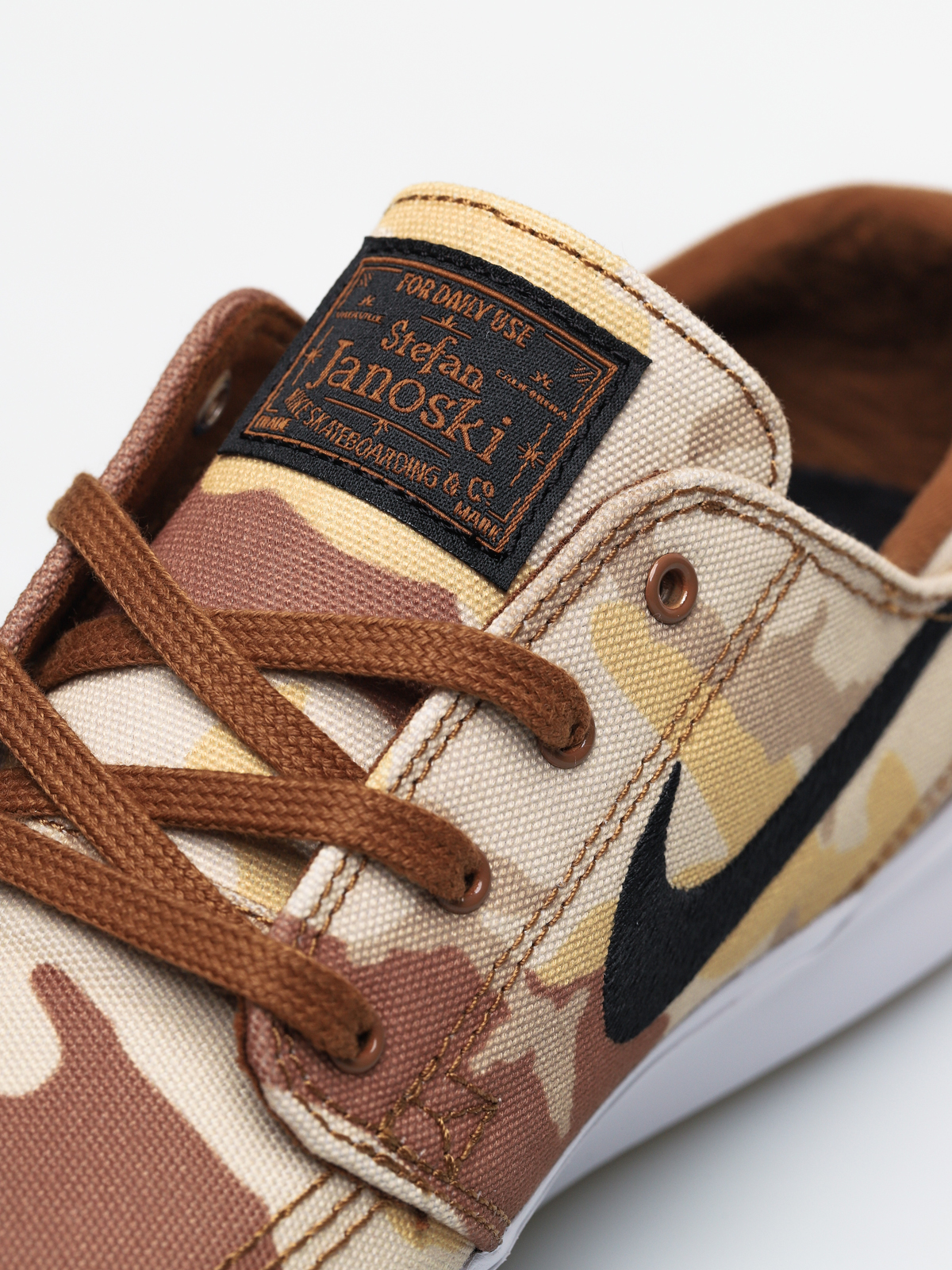 Nike SB Zoom Janoski Cnvs Rm Prm Shoes (parachute beige/black ale brown white)