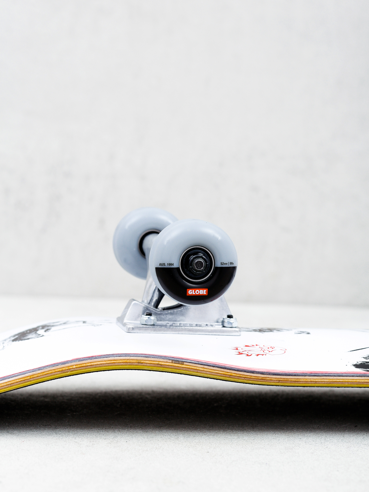 Globe G1 Hard Luck Skateboard (white/black)