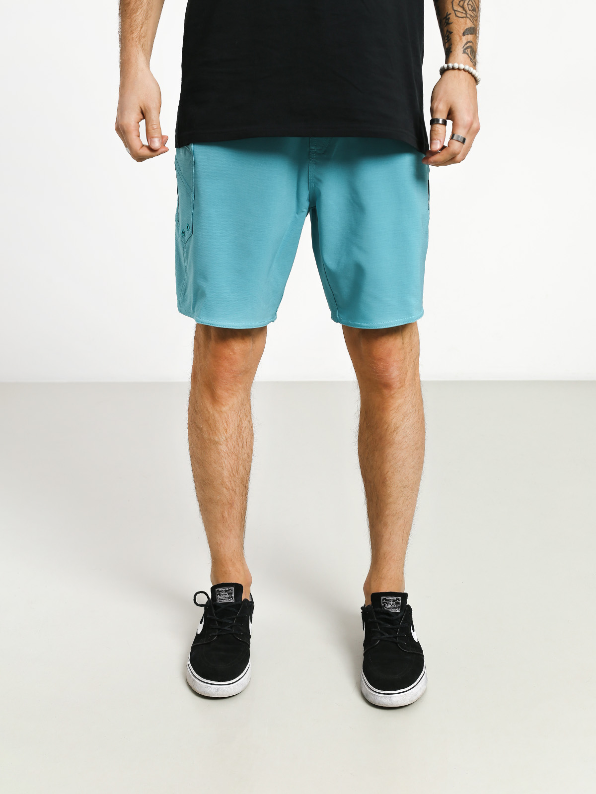 Volcom Lido Solid Mod 18 Boardshorts (cyb)