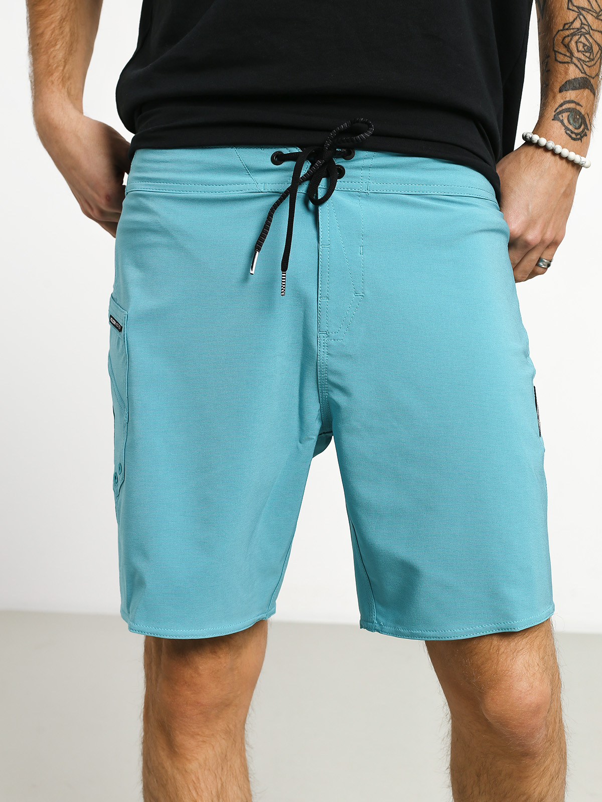 Volcom Lido Solid Mod 18 Boardshorts (cyb)
