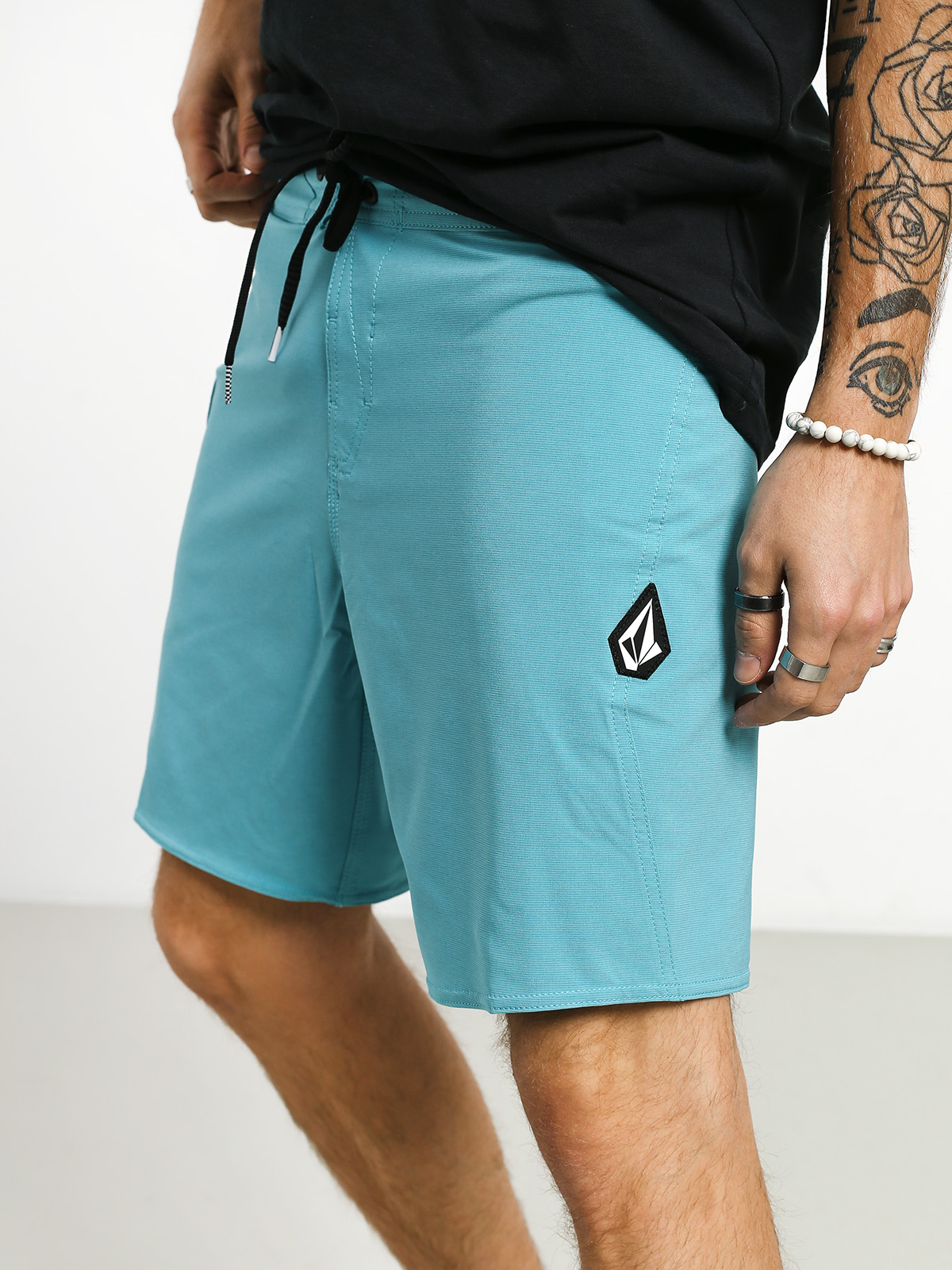 Volcom Lido Solid Mod 18 Boardshorts (cyb)