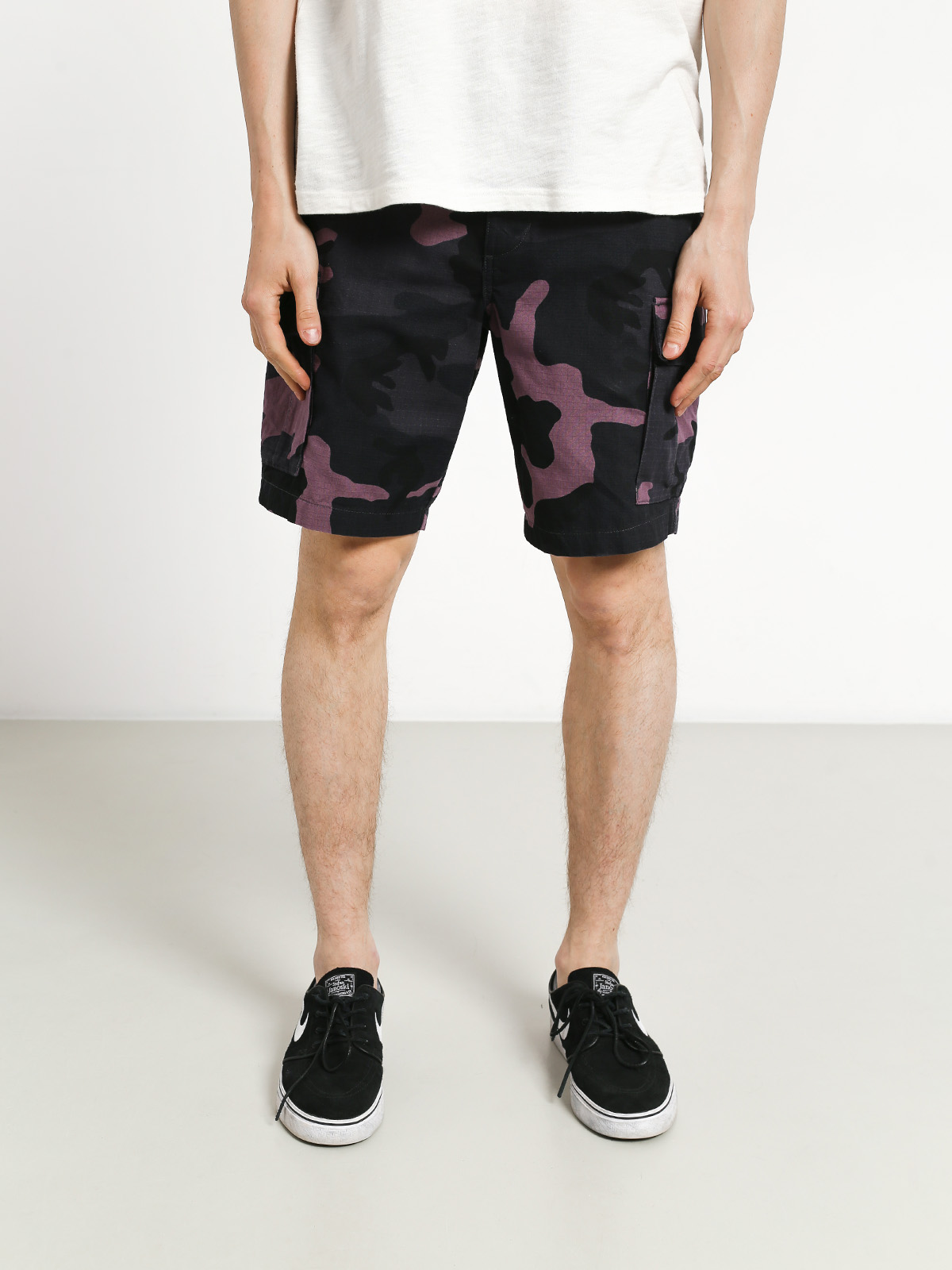 Vans Depot Cargo Oversized Shorts (black/plum camo)