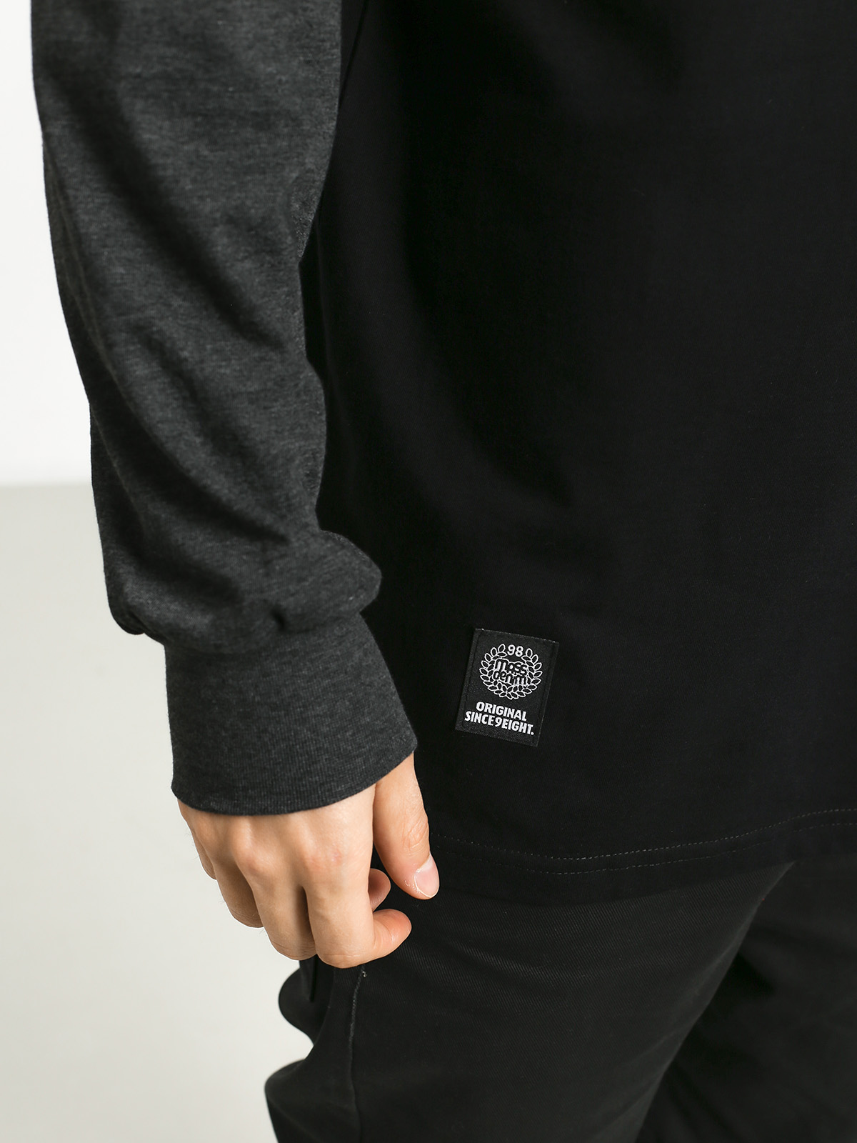 MassDnm Classics Small Logo Longsleeve (black/dark heather grey)