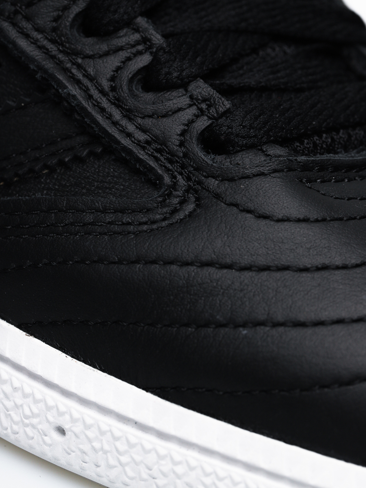 adidas Busenitz Shoes (core black/gold met./ftwr white)