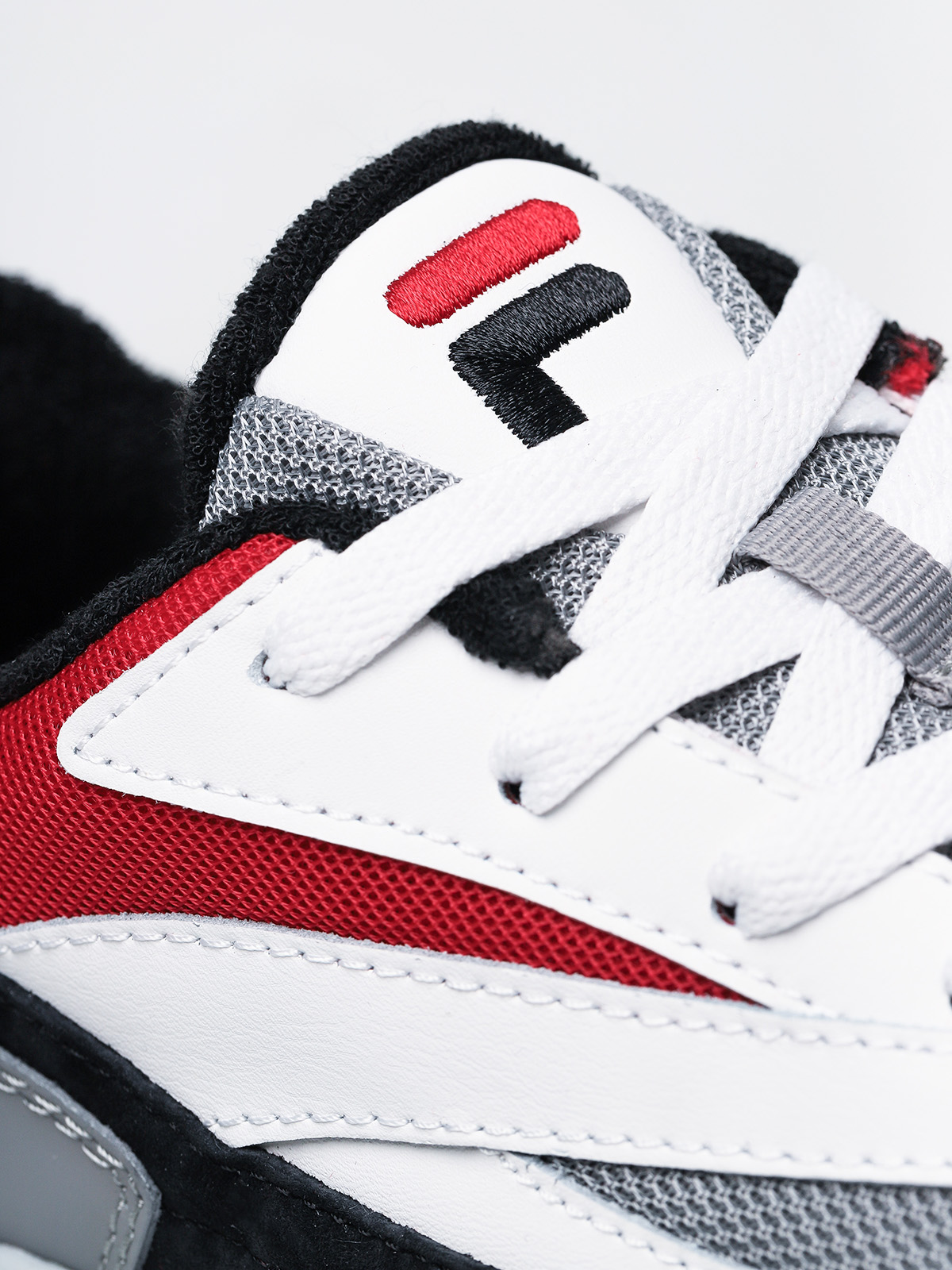 Fila V94M Low Shoes (black/white/fila red)