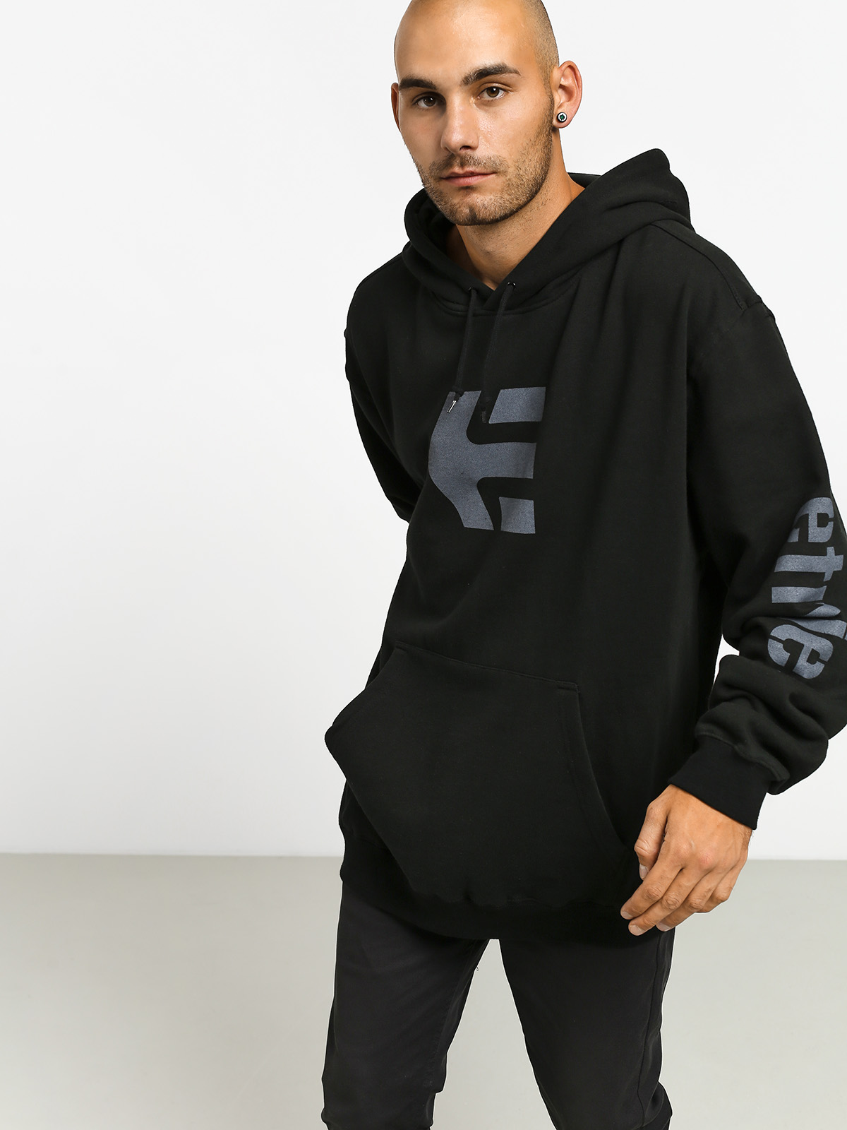 etnies pullover