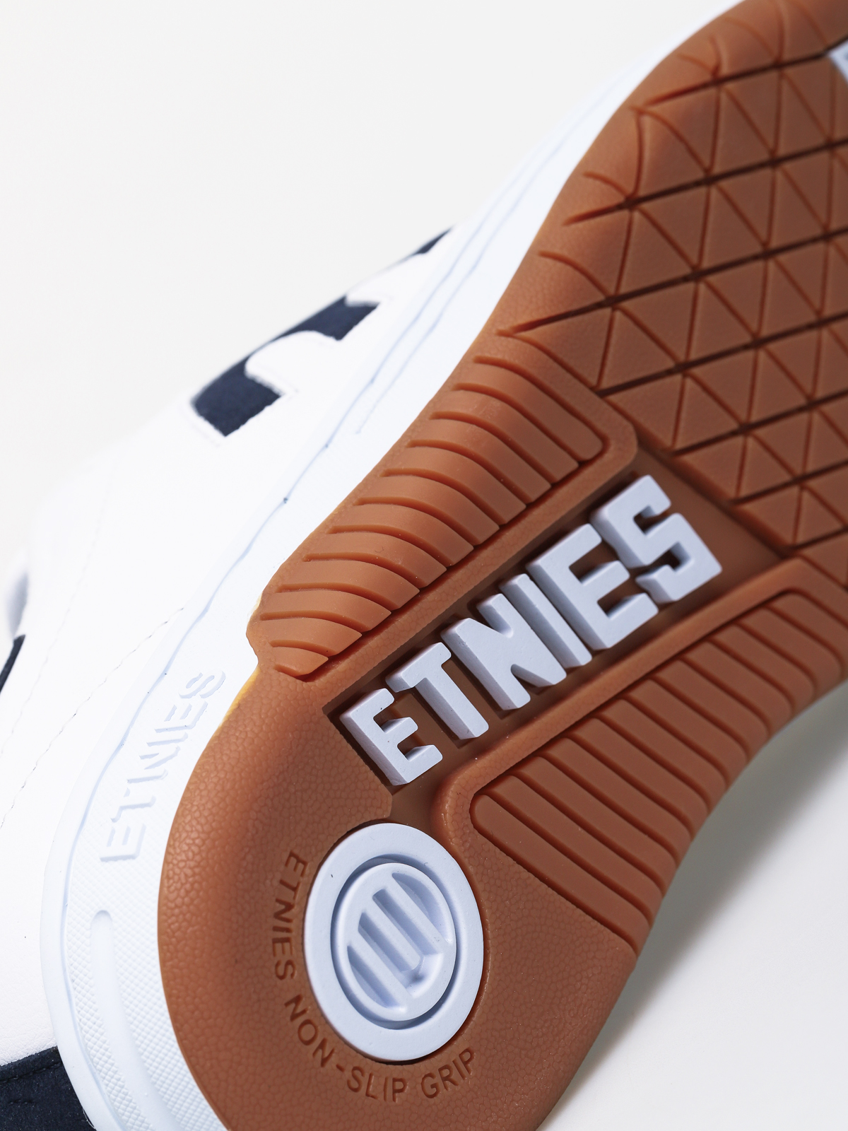 Etnies Calli Cut Shoes (white/navy/gum)