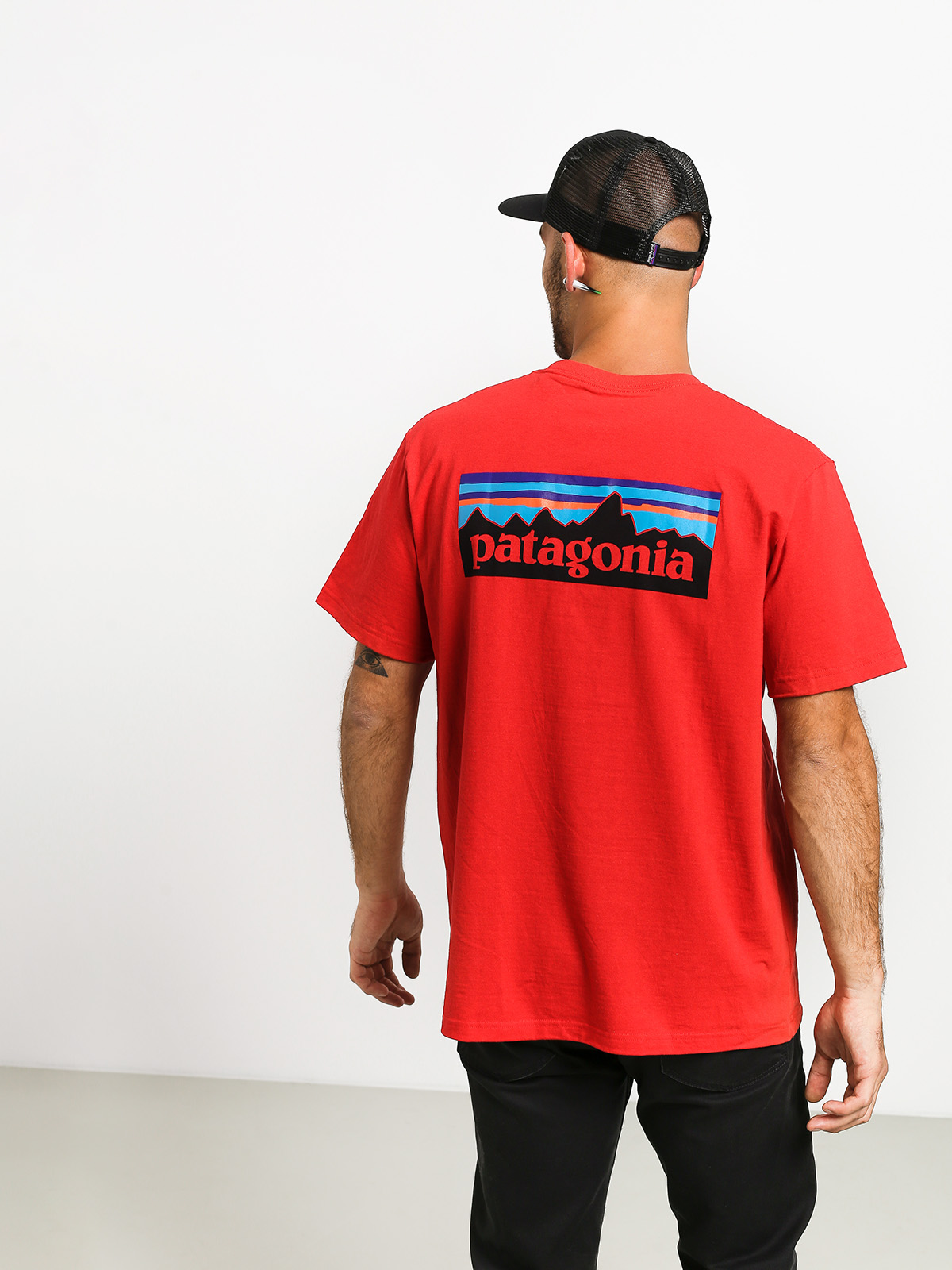 Patagonia P6 Logo Responsibili T-shirt (fire)