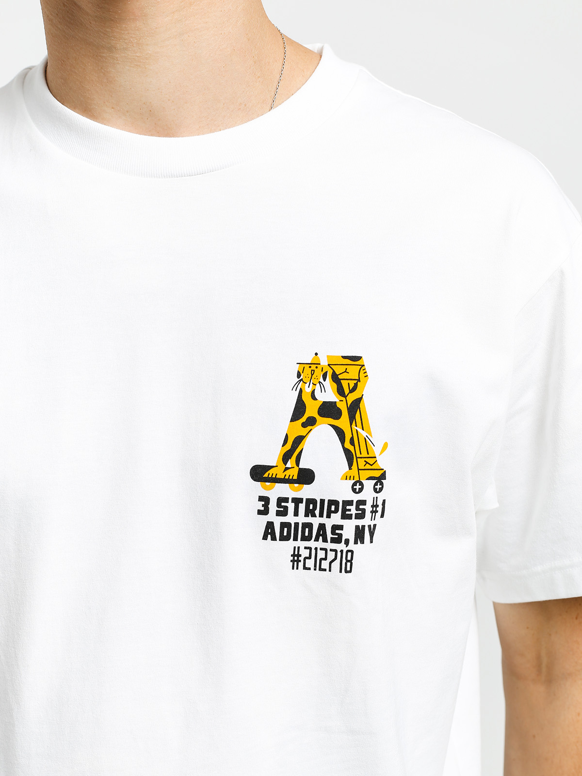 adidas Footforward T-shirt (white/black/active gold)