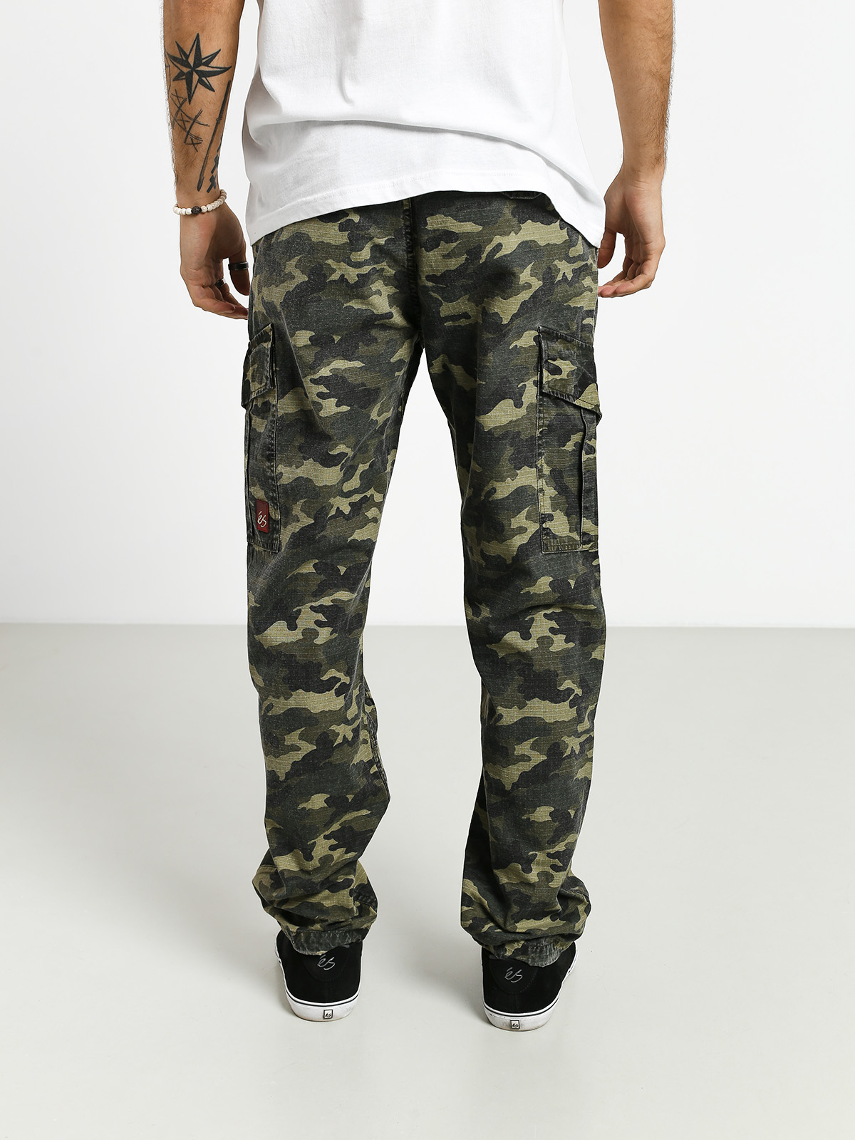 Es Hart Cargo Pants (camo)