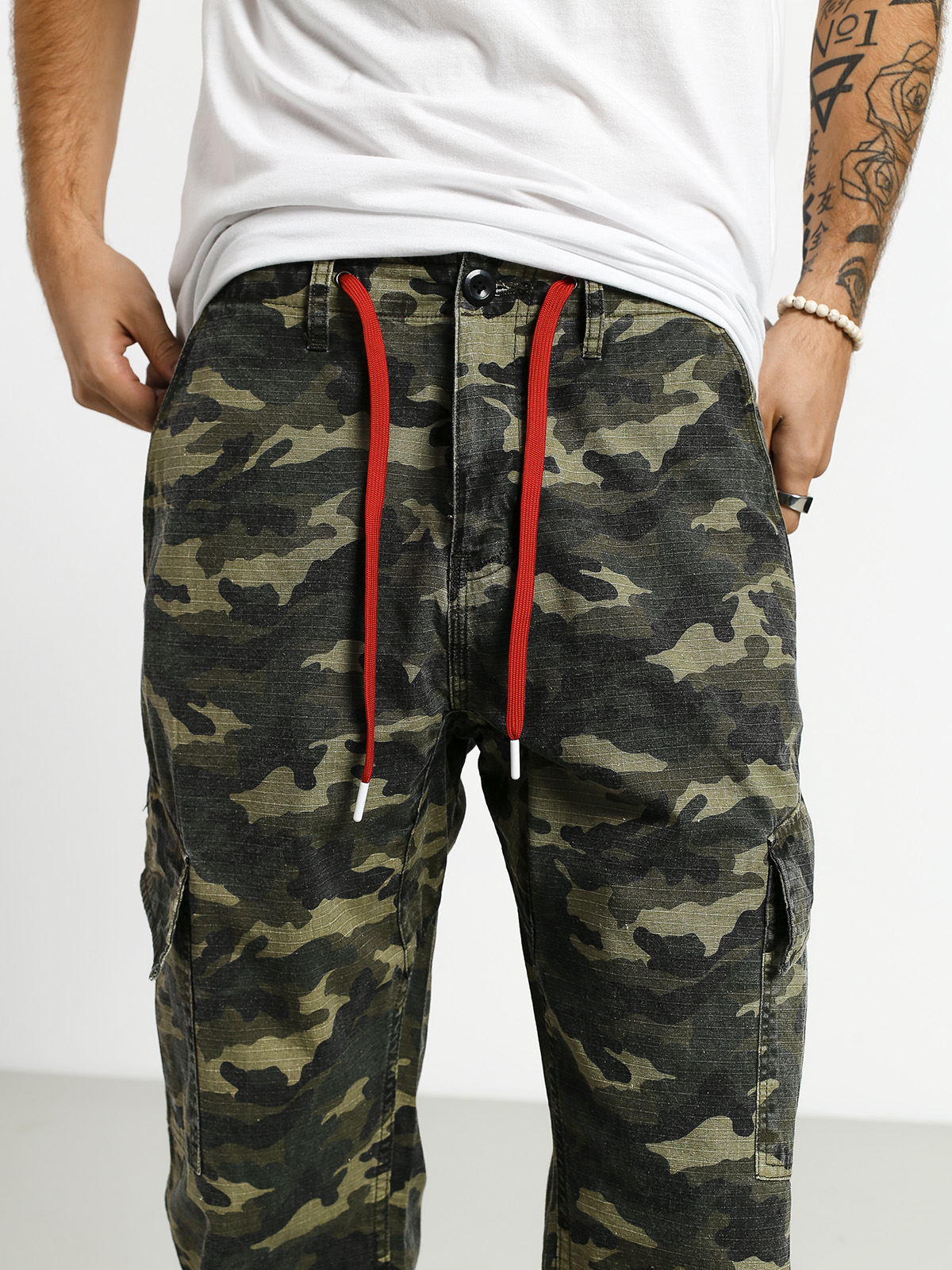 Es Hart Cargo Pants (camo)