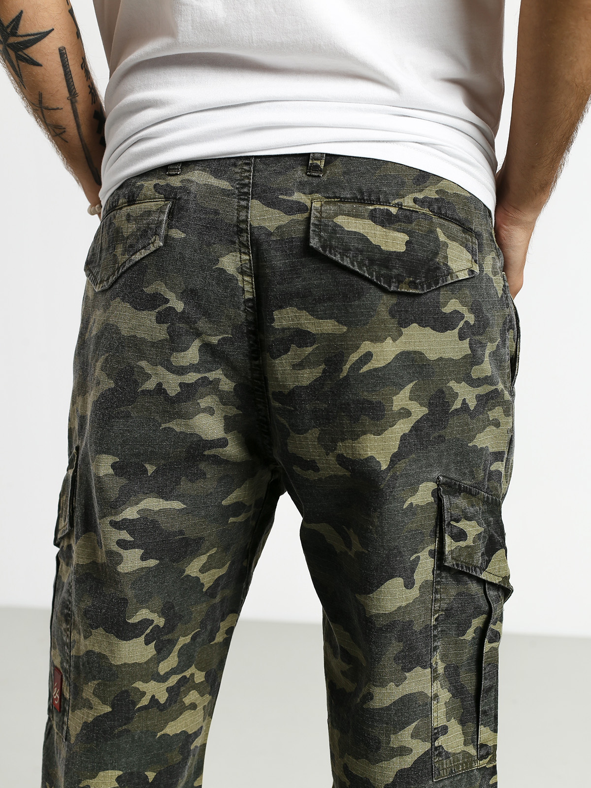 Es Hart Cargo Pants (camo)