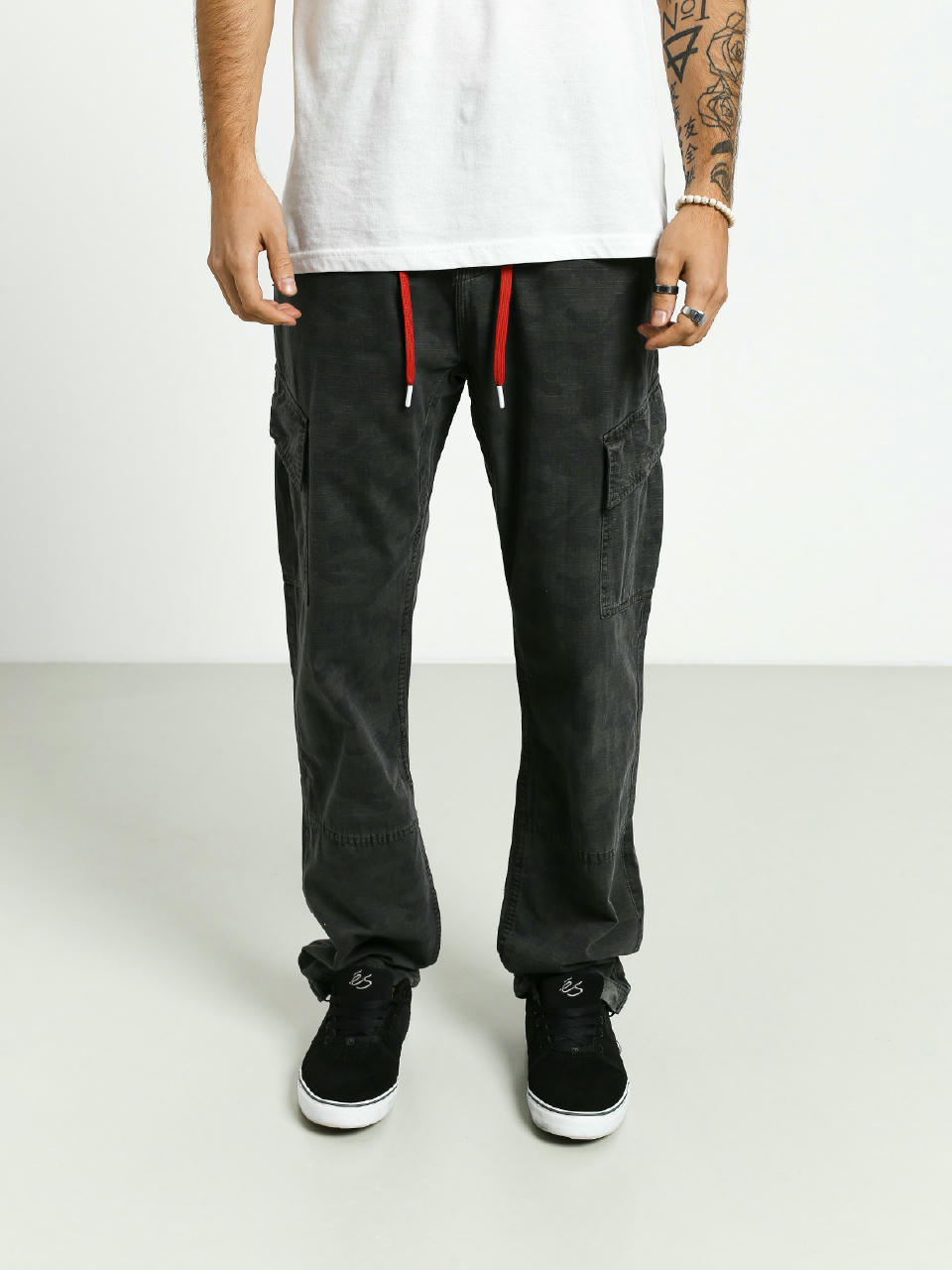 Es Hart Cargo Pants (black)