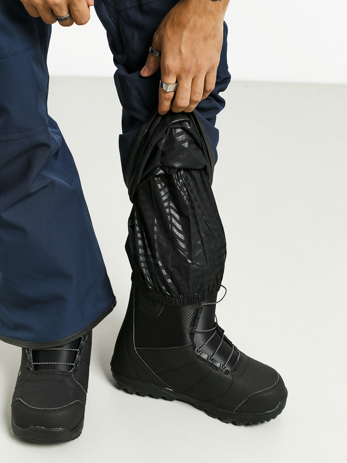 Mens Volcom Roan Bib Overall Snowboard pants (nvy)