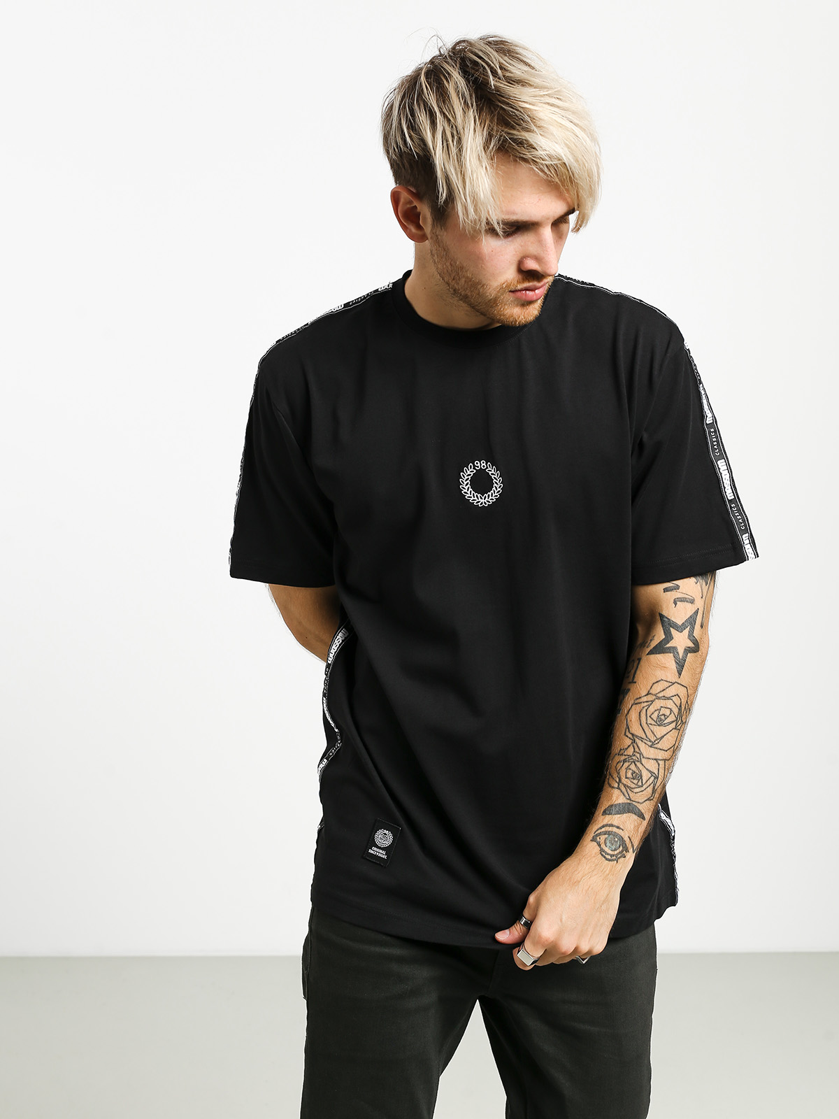 gap black t shirt