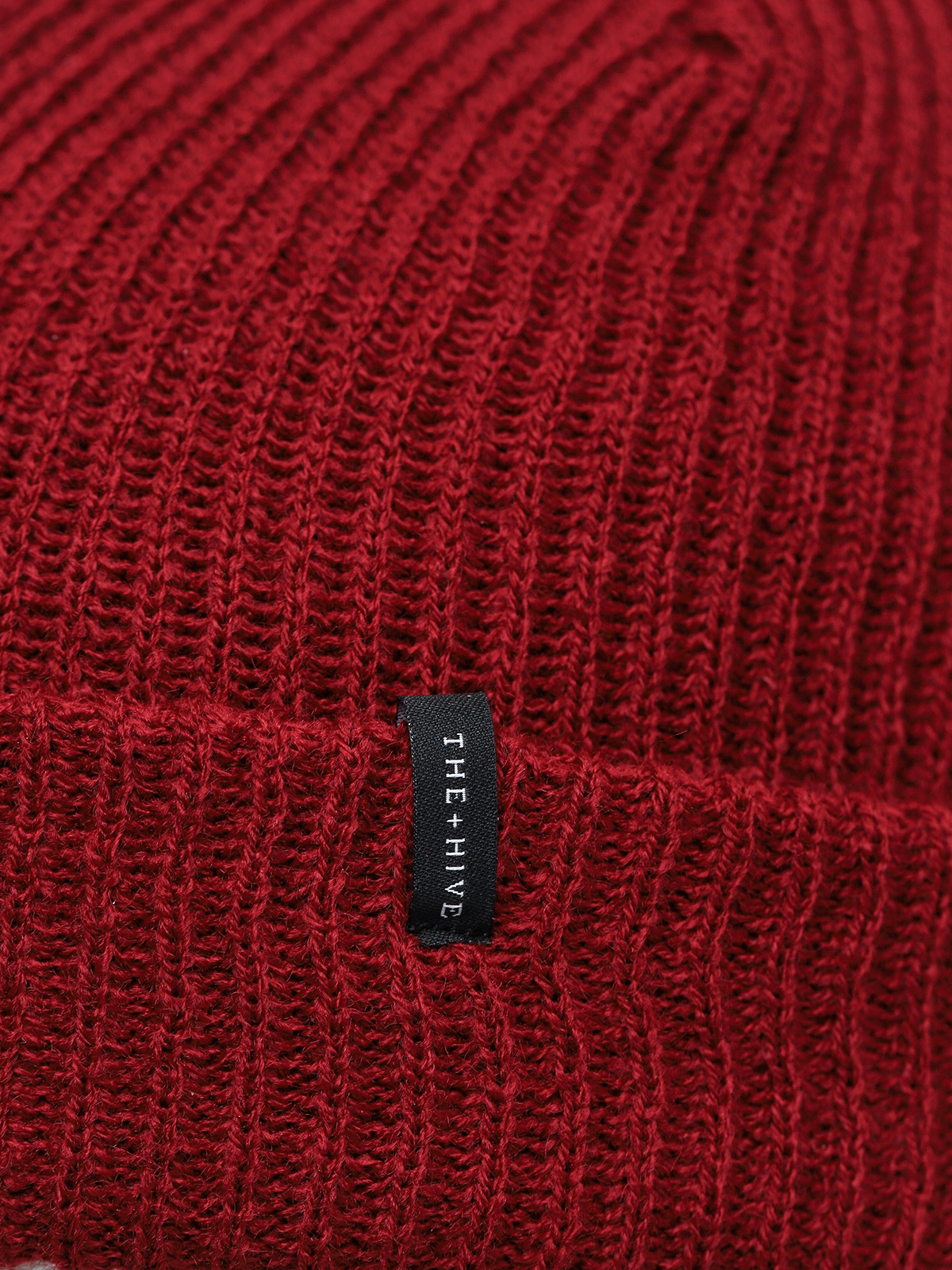 The Hive Docker Short Beanie (rubino)