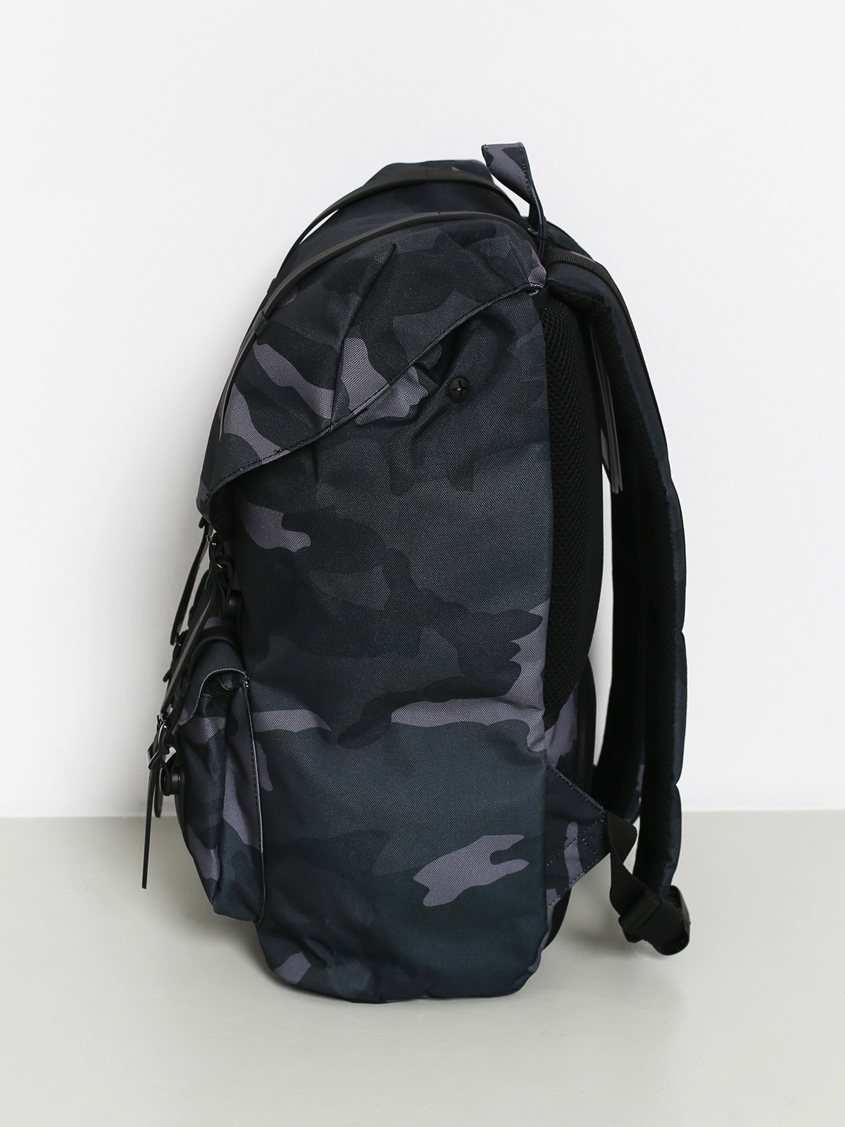 forest night herschel little america backpack Realtree America  Herschel Supply Co. USA Magnetic strap closures with metal pin clip Herschel Retreat Little America Mid