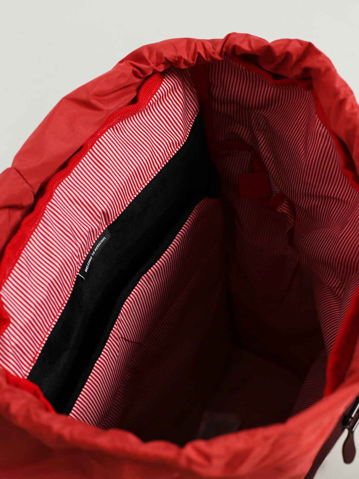 Herschel Supply Co. Little America Backpack (mineral red/plum)