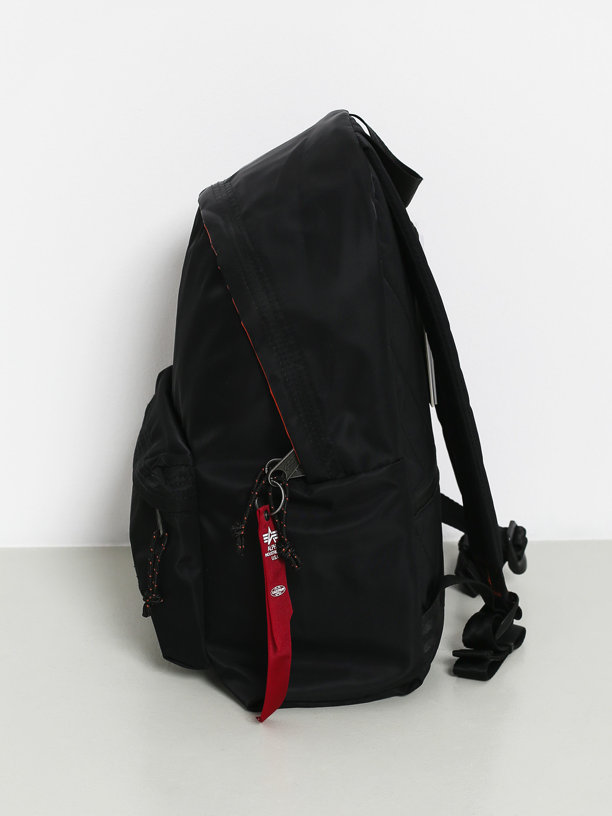 Eastpak hotsell black red