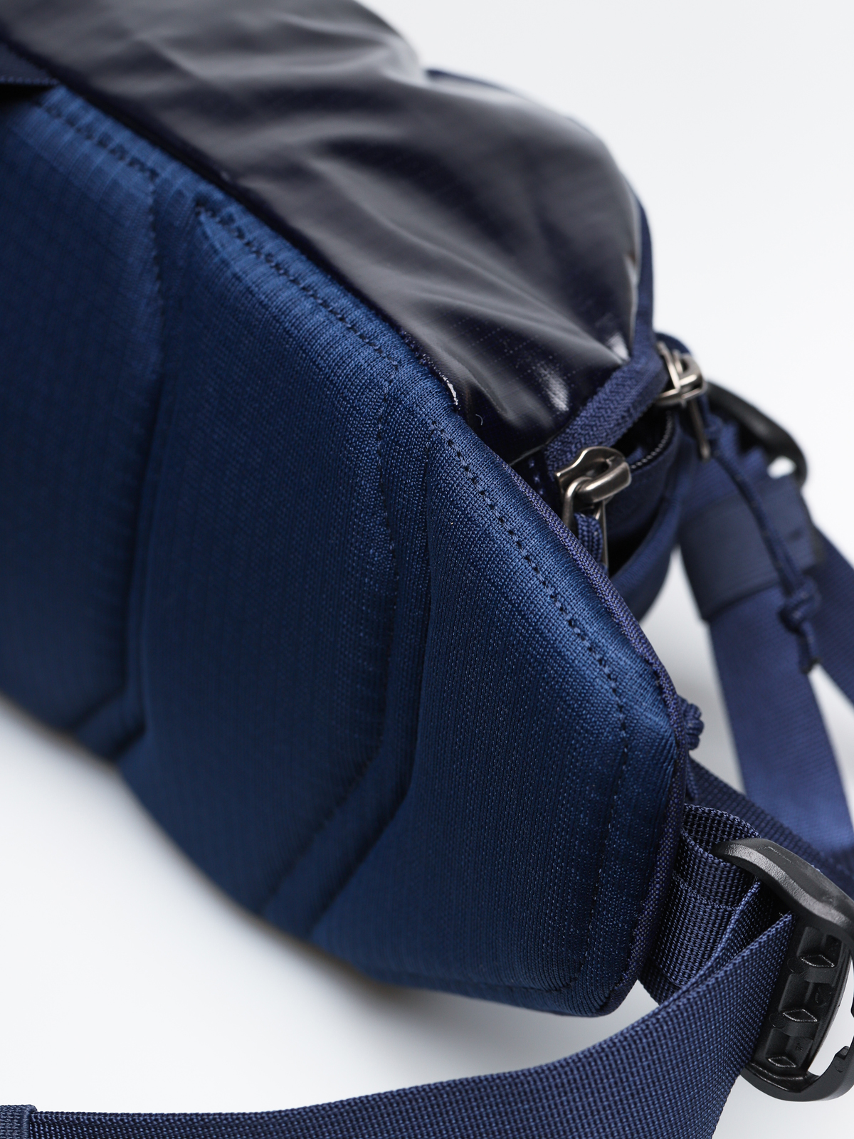 patagonia black hole bum bolsa