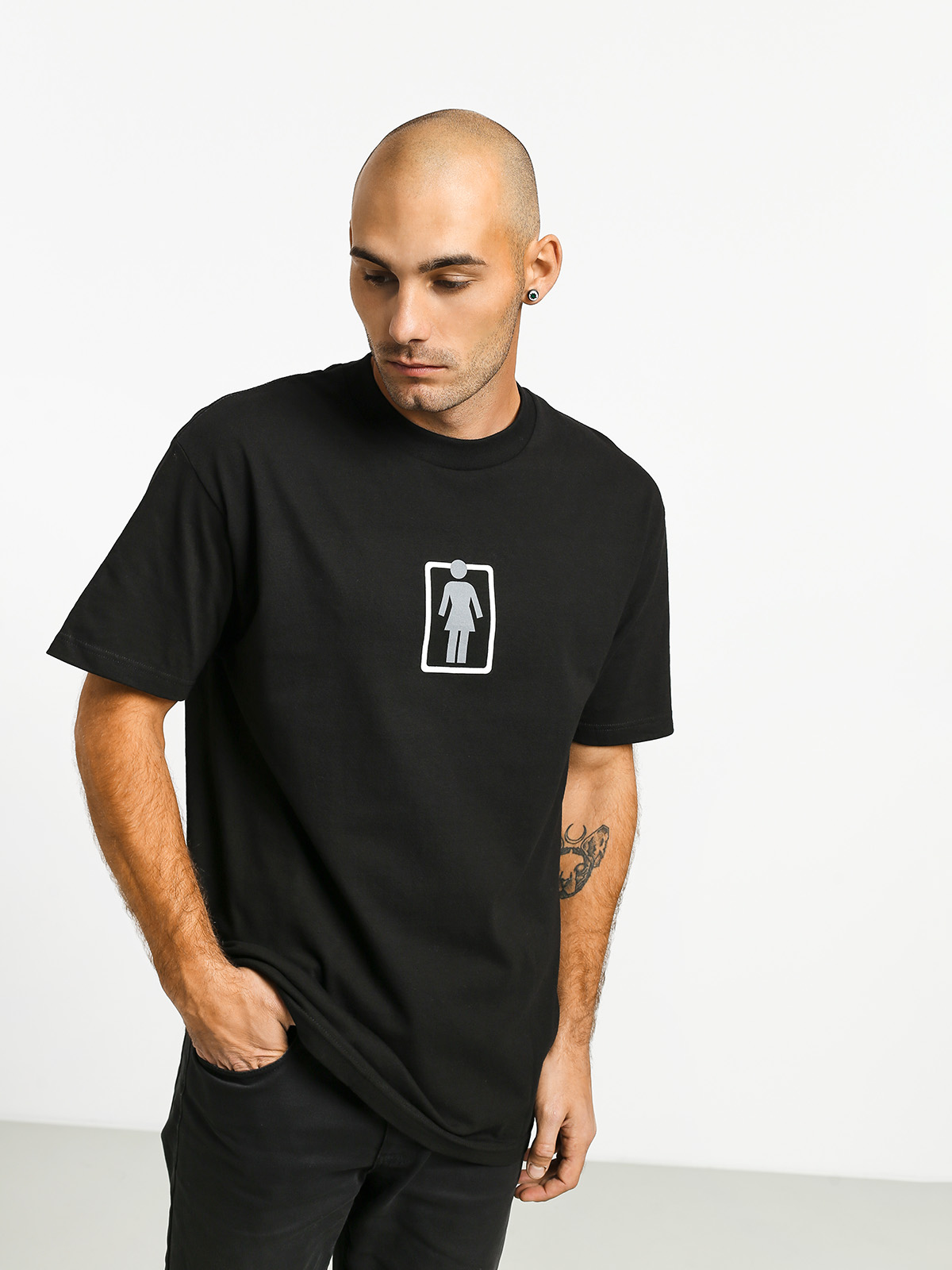 Girl Skateboard Outside Og T-shirt (black)