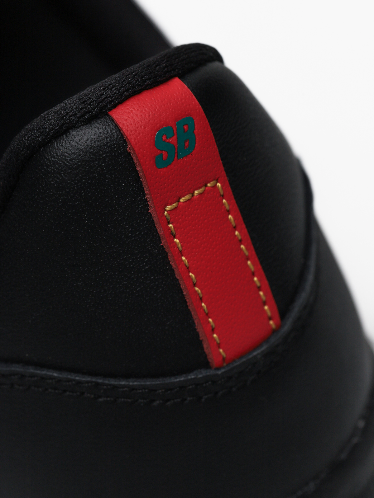 Nike SB Team Classic Premium Schuhe (black/black university red pacific blue)