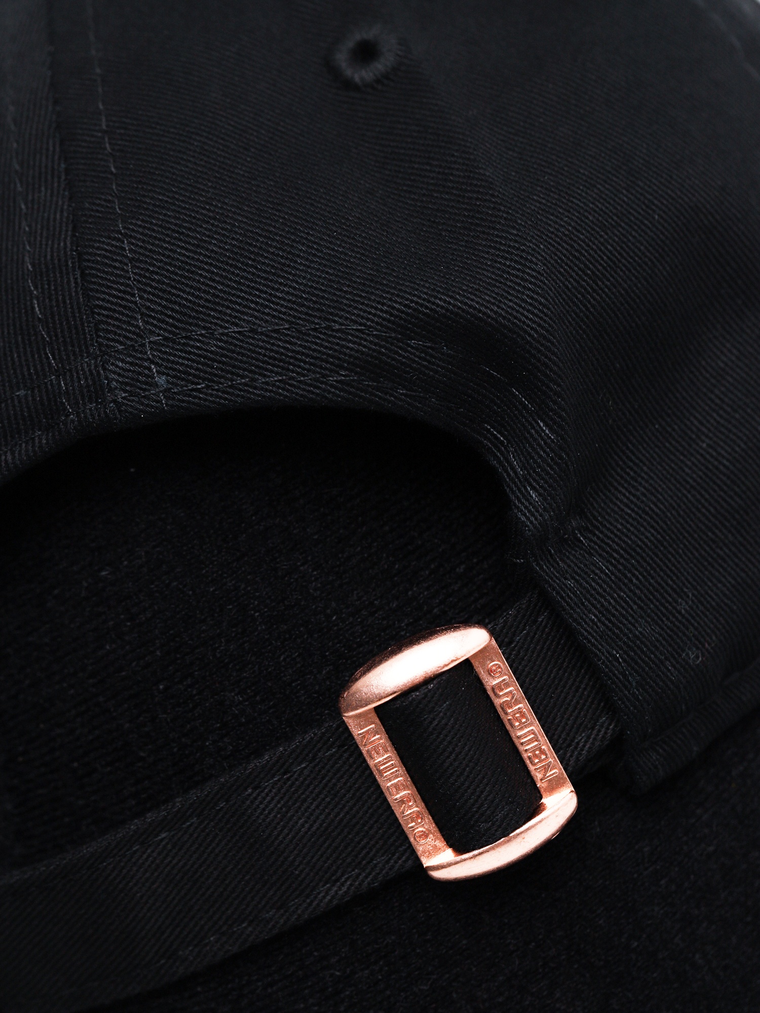 new era 9forty exclusive black cap with rose gold ny