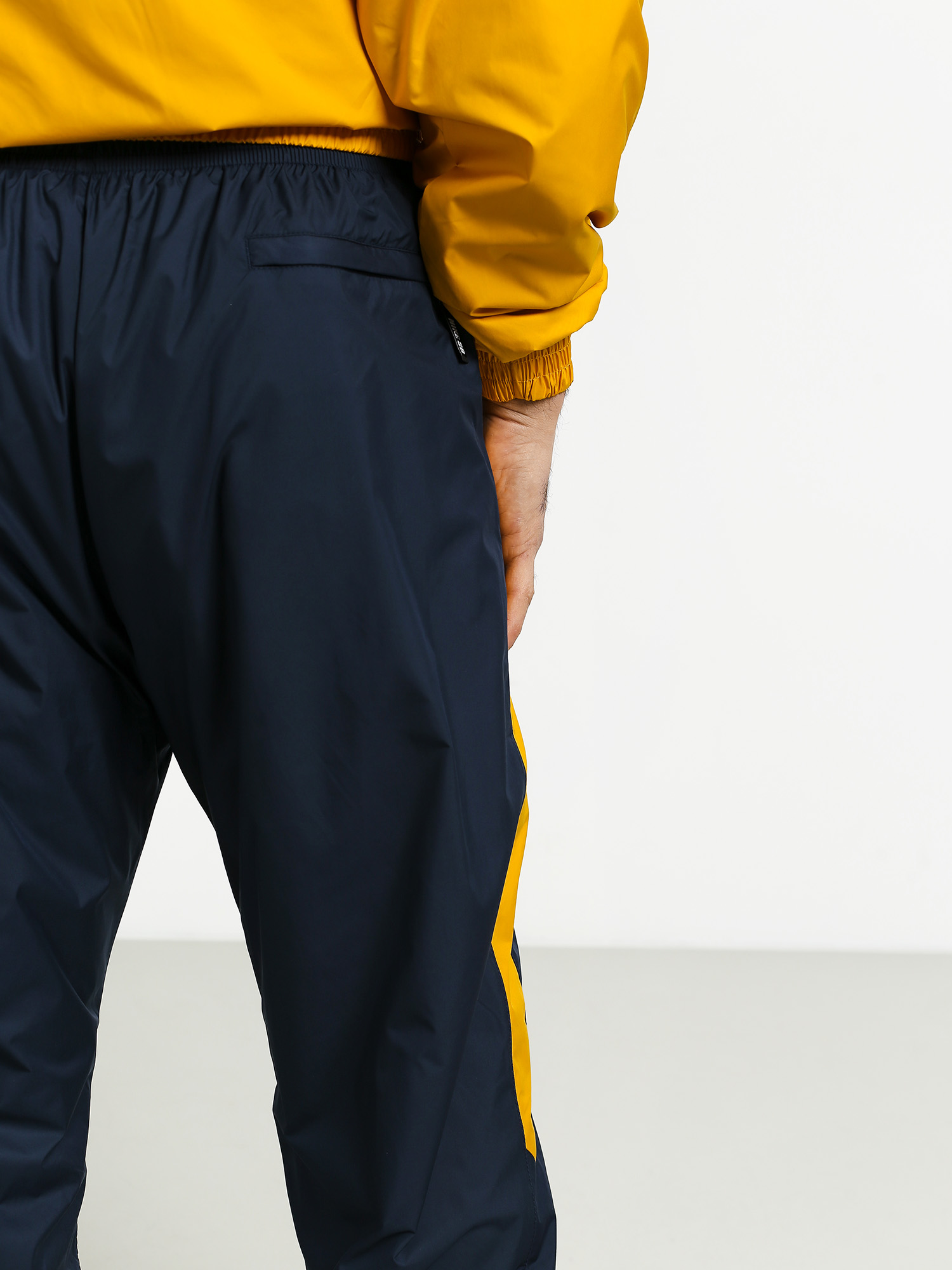 Nike SB Shield Trck Pnt Swoosh Pants (obsidian/dark sulfur/dark sulfur)