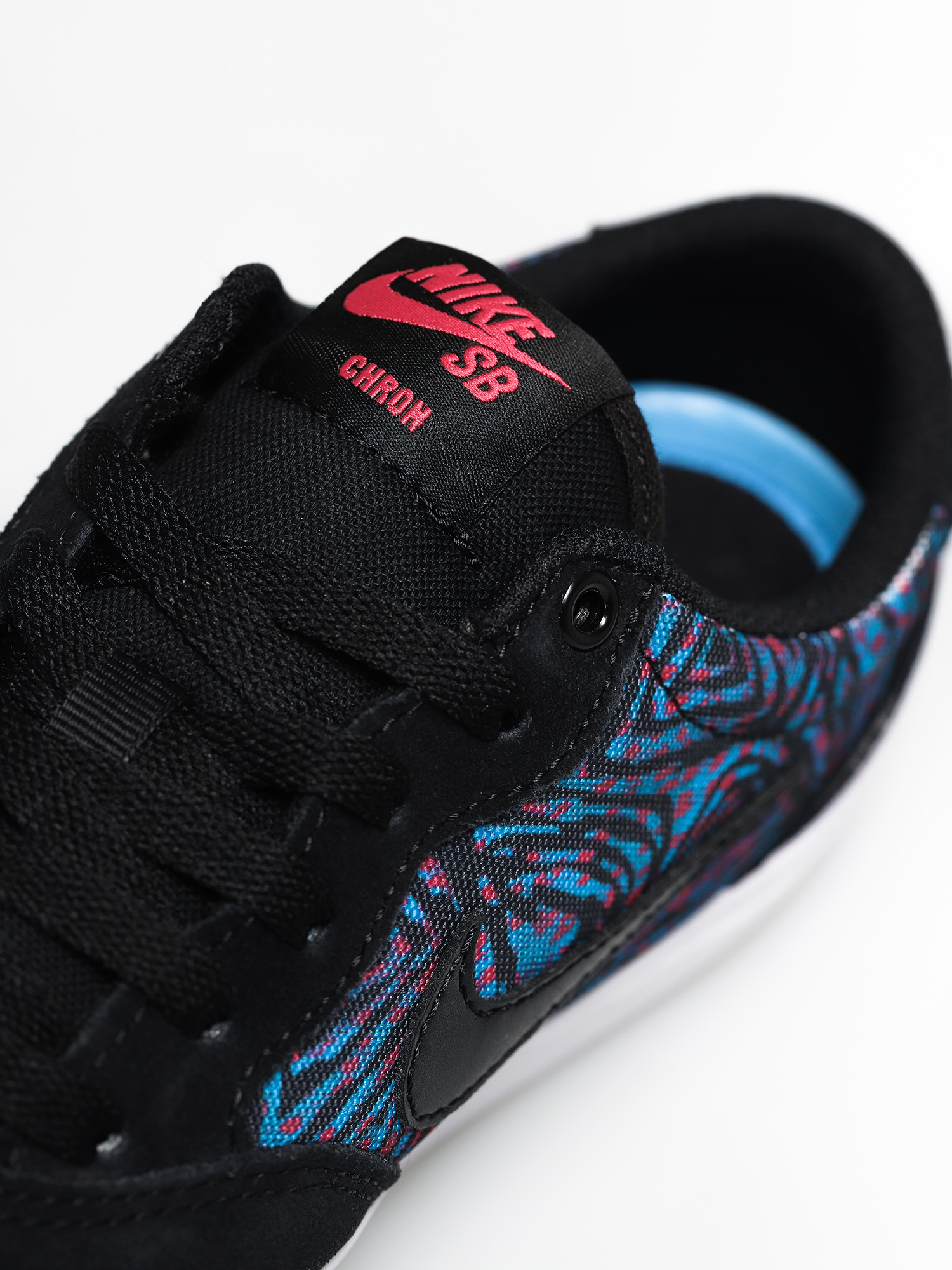 Nike SB Chron Solarsoft Premium Shoes (black/black laser blue watermelon)