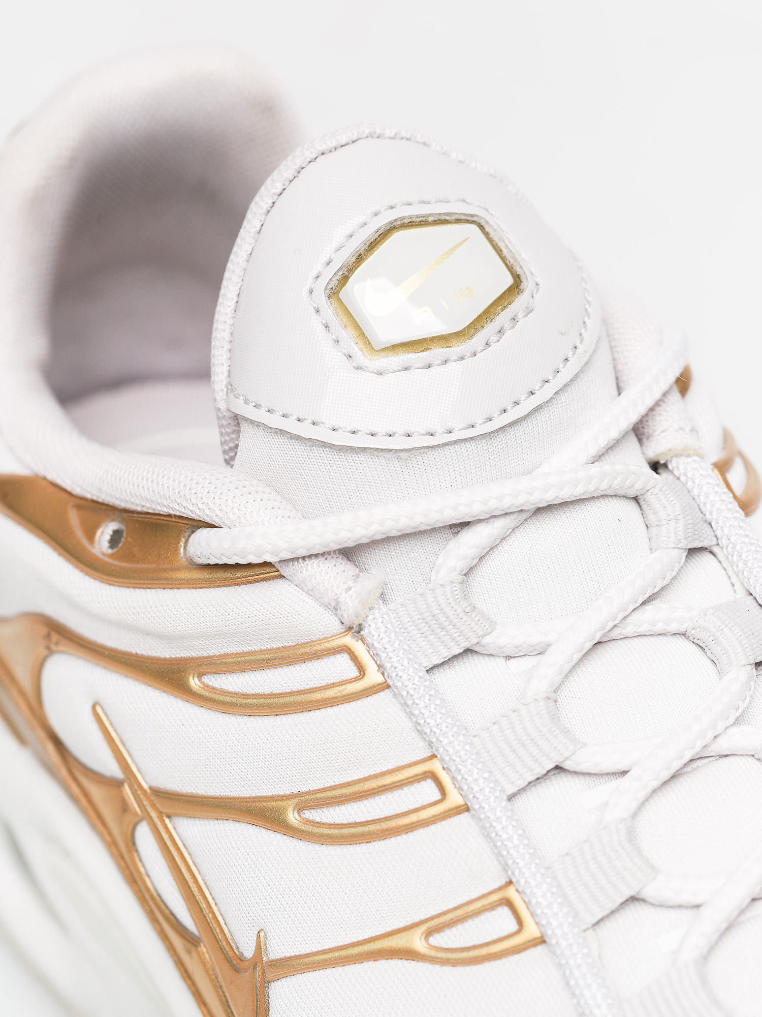 Nike Air Max Plus Schuhe Wmn (vast grey/metallic gold summit white)