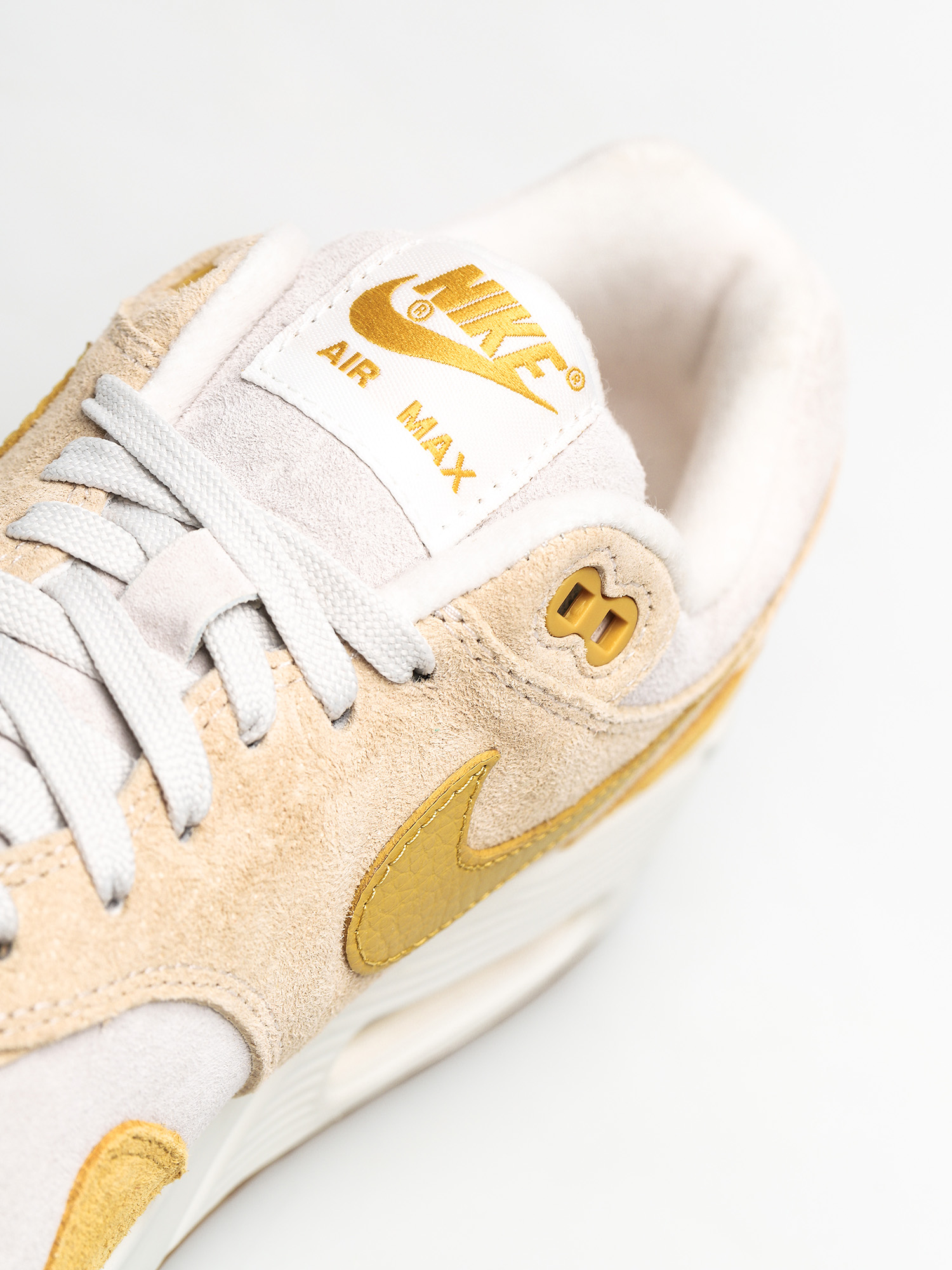Nike Air Max 90/1 Shoes Wmn (guava ice/wheat gold summit white)