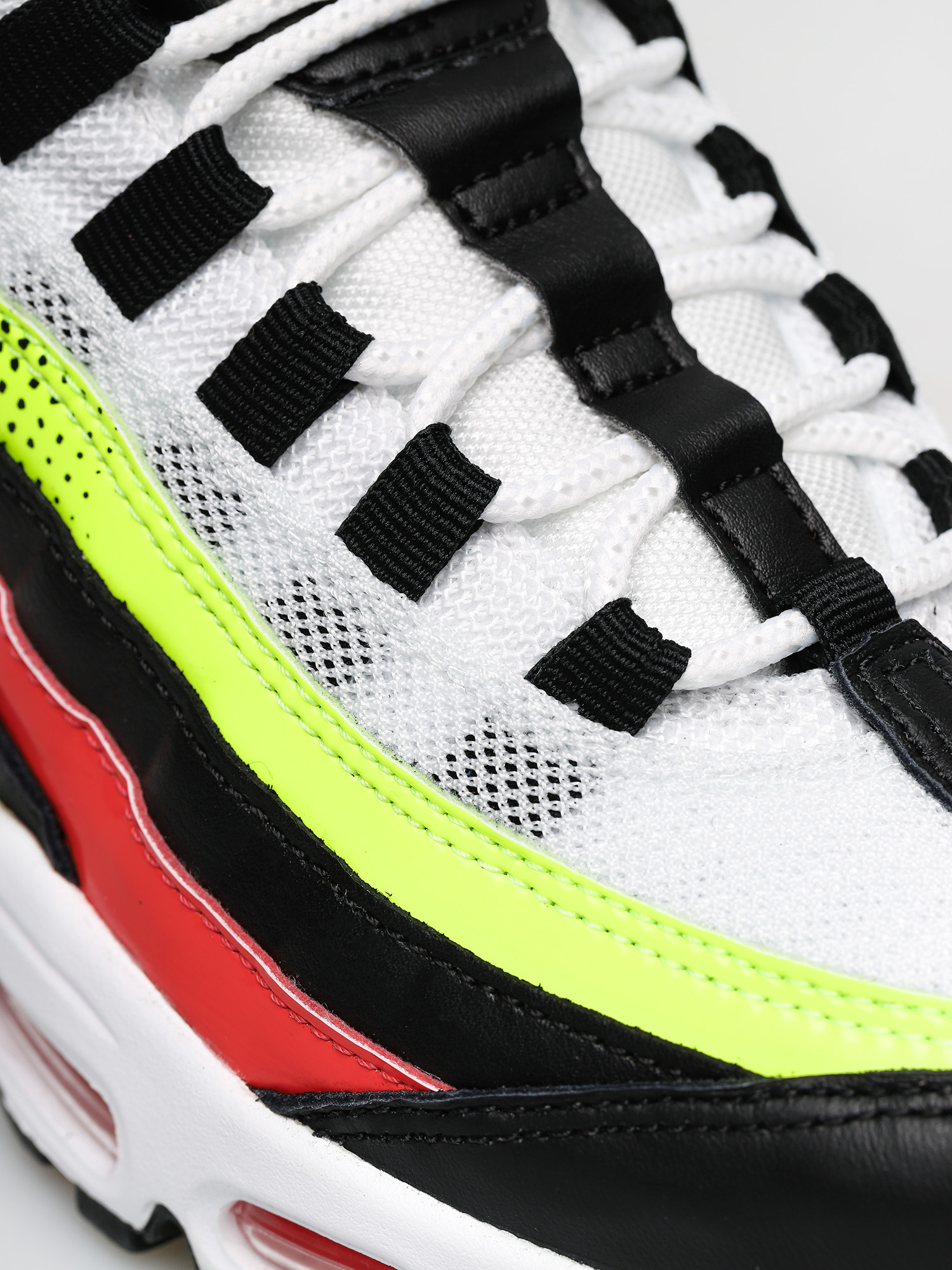Nike Air Max 95 Se Shoes (black/aloe verde bright crimson volt)