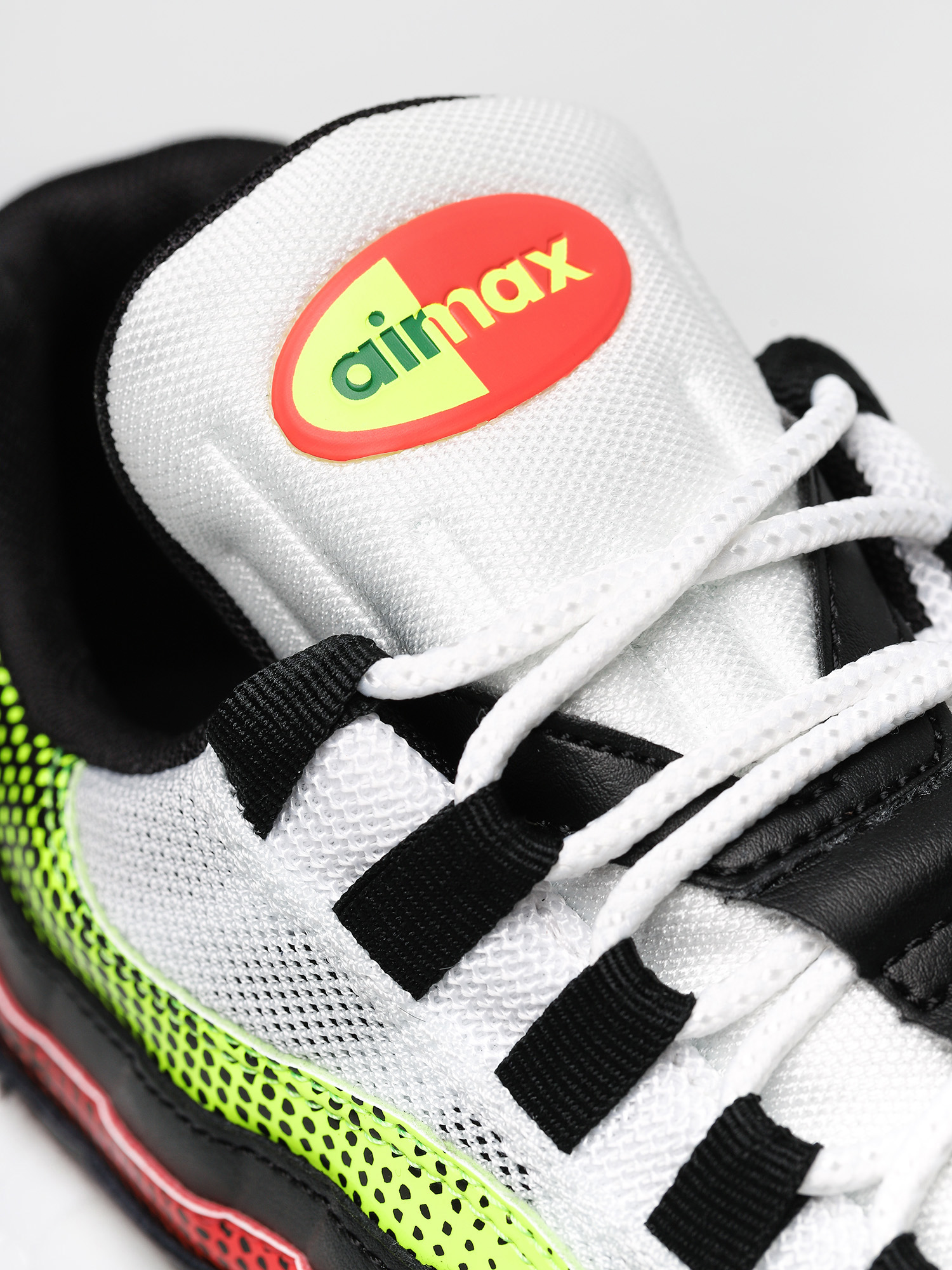 Nike Air Max 95 Se Shoes (black/aloe verde bright crimson volt)