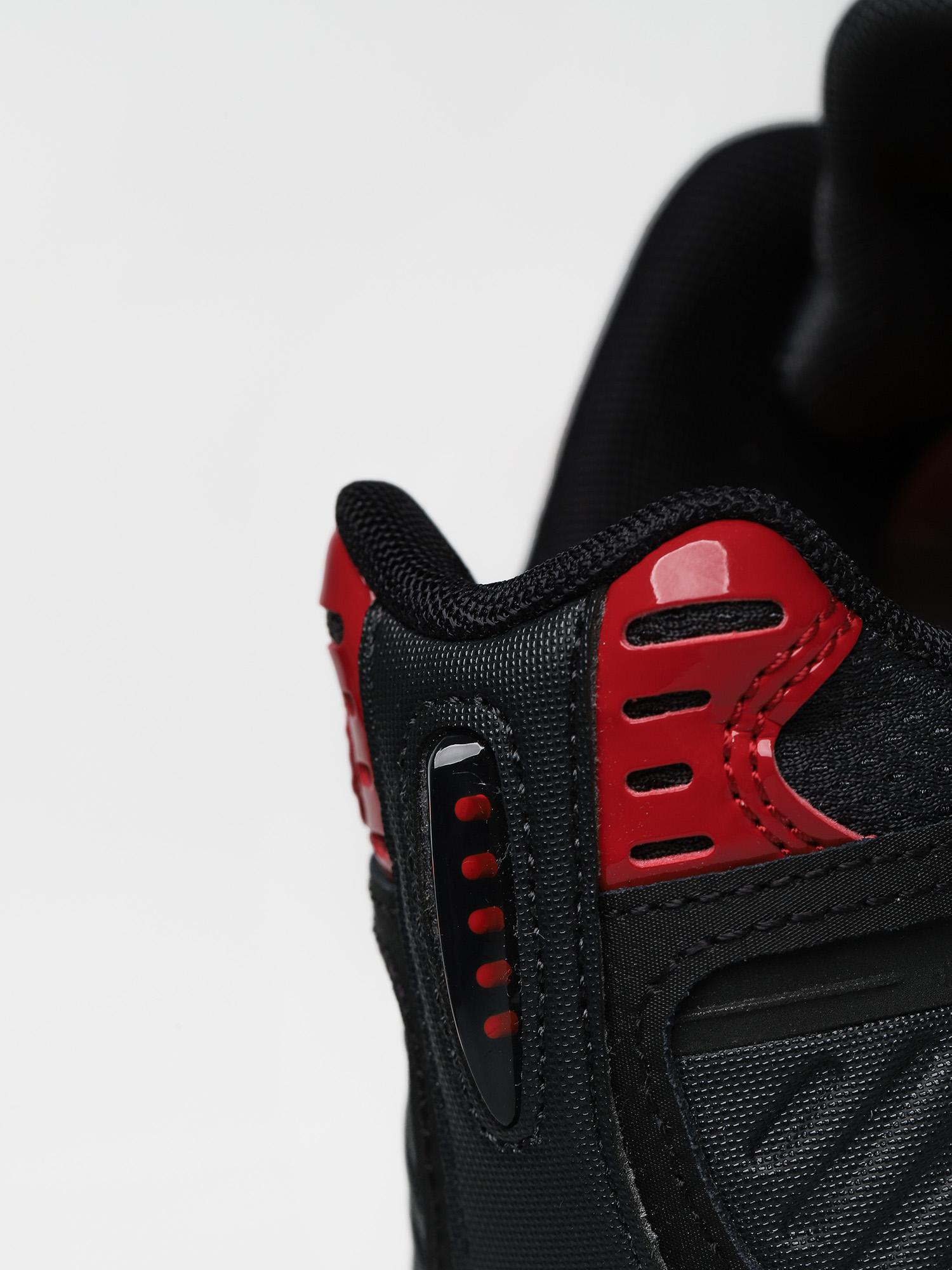 Nike Shox Enigma Shoes Wmn (black/anthracite cargo khaki gym red)