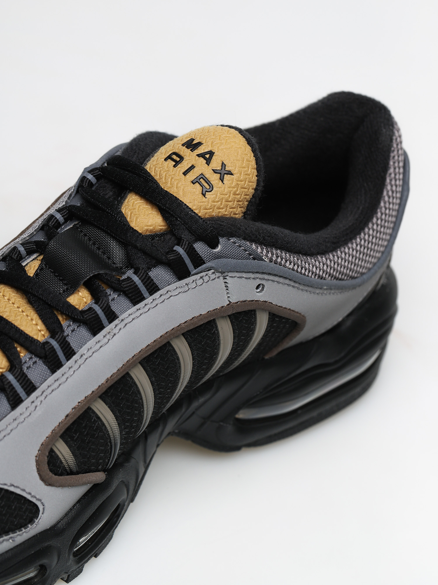 Nike Air Max Tailwind IV Shoes (black/black mtlc pewter metallic gold)