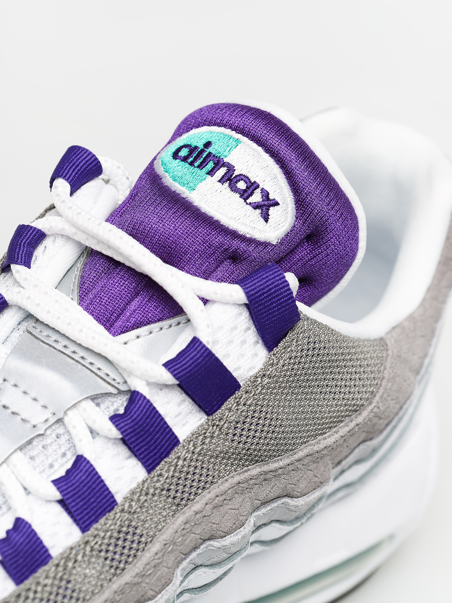 Nike Air Max 95 Lv8 Shoes (white/court purple emerald green)