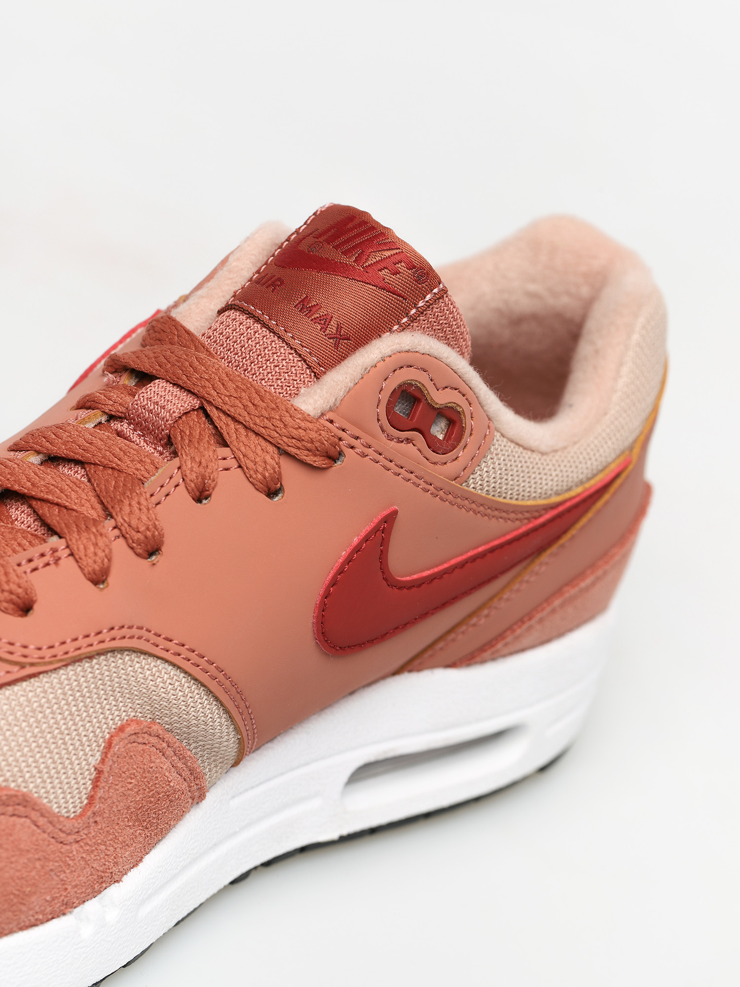 Nike Air Max 1 Shoes Wmn (terra blush/dune red bio beige black)