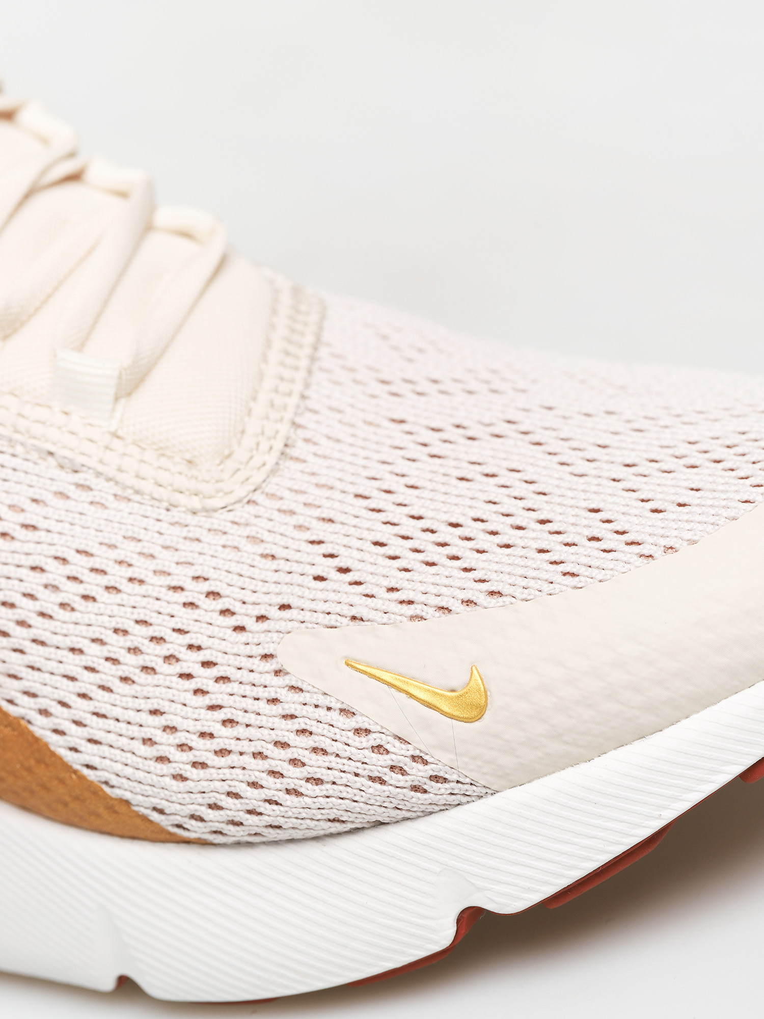 Nike Air Max 270 Shoes Wmn (light cream/metallic gold terra blush)