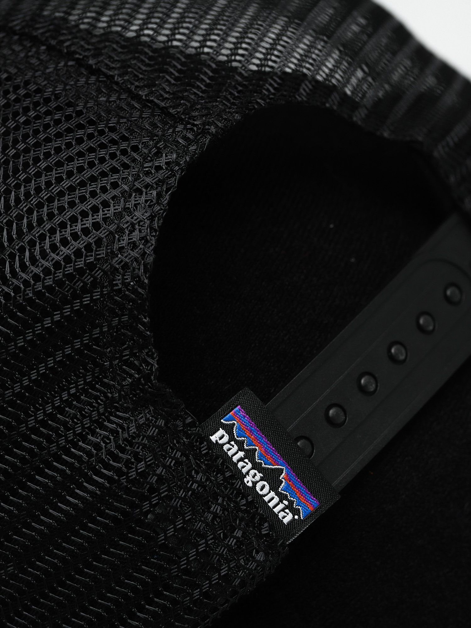 Patagonia P6 Logo Trucker ZD Cap (black)