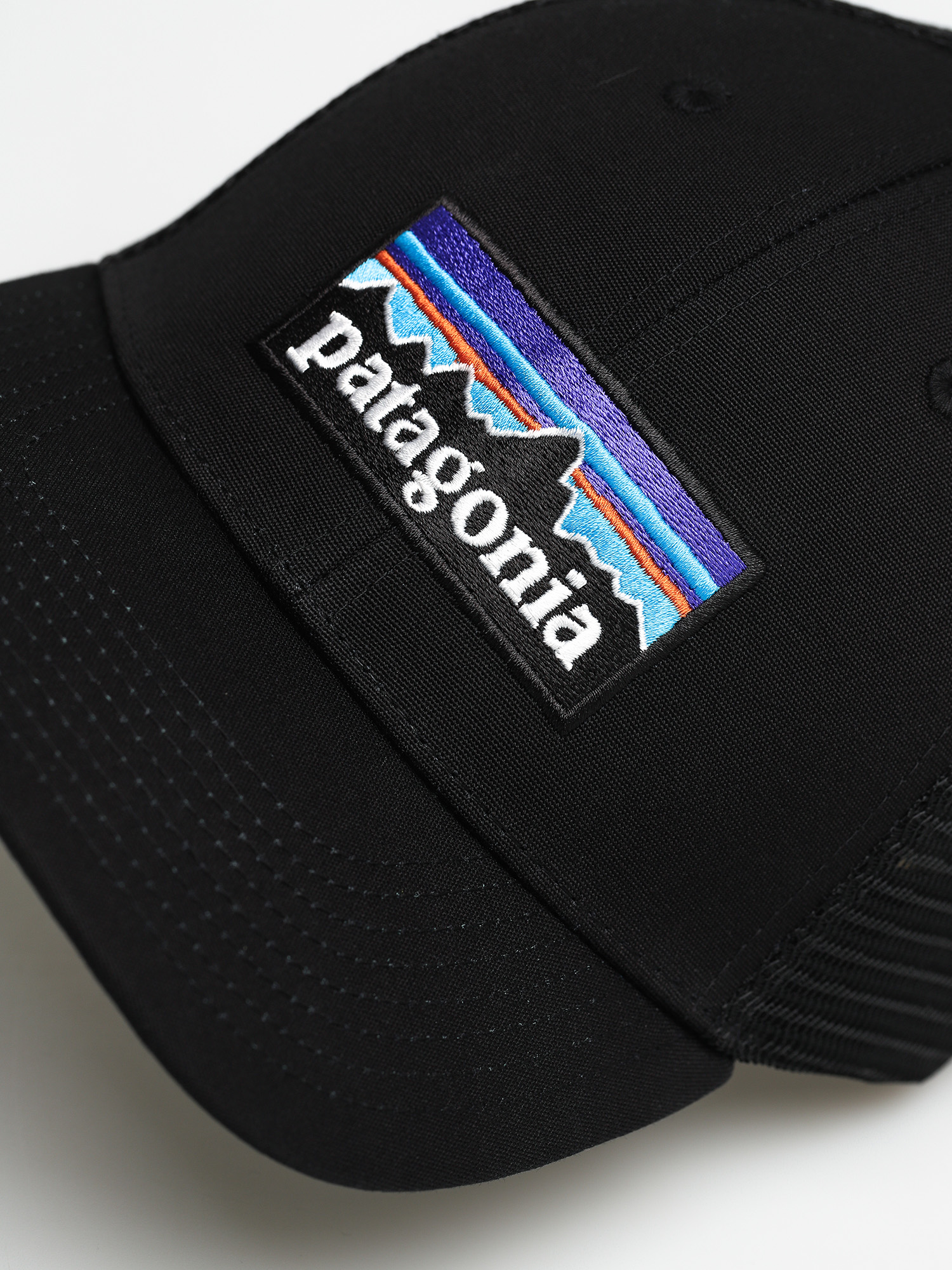 Patagonia P6 Logo LoPro Trucker ZD Cap (black)