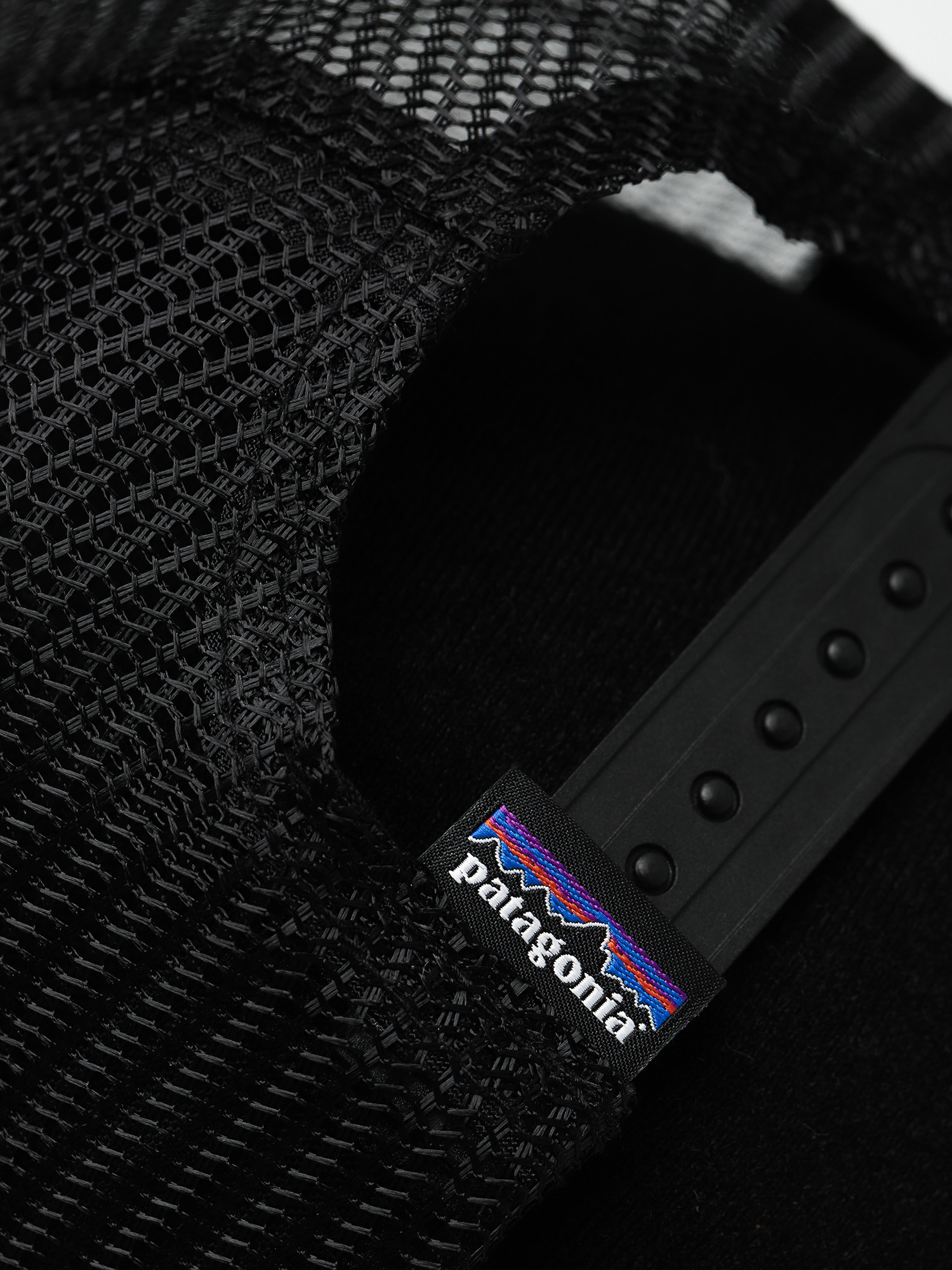 Patagonia P6 Logo LoPro Trucker ZD Cap (black)