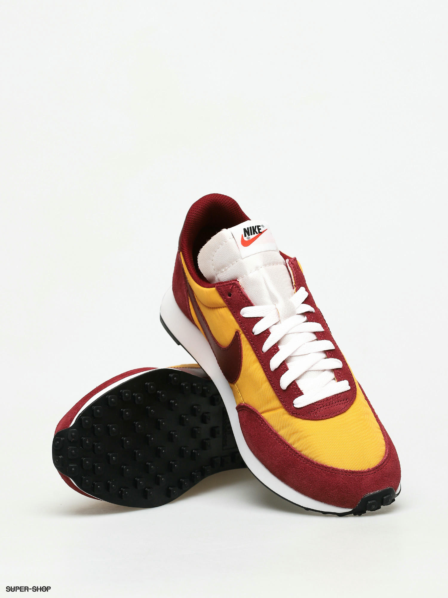 red nike tailwind 79