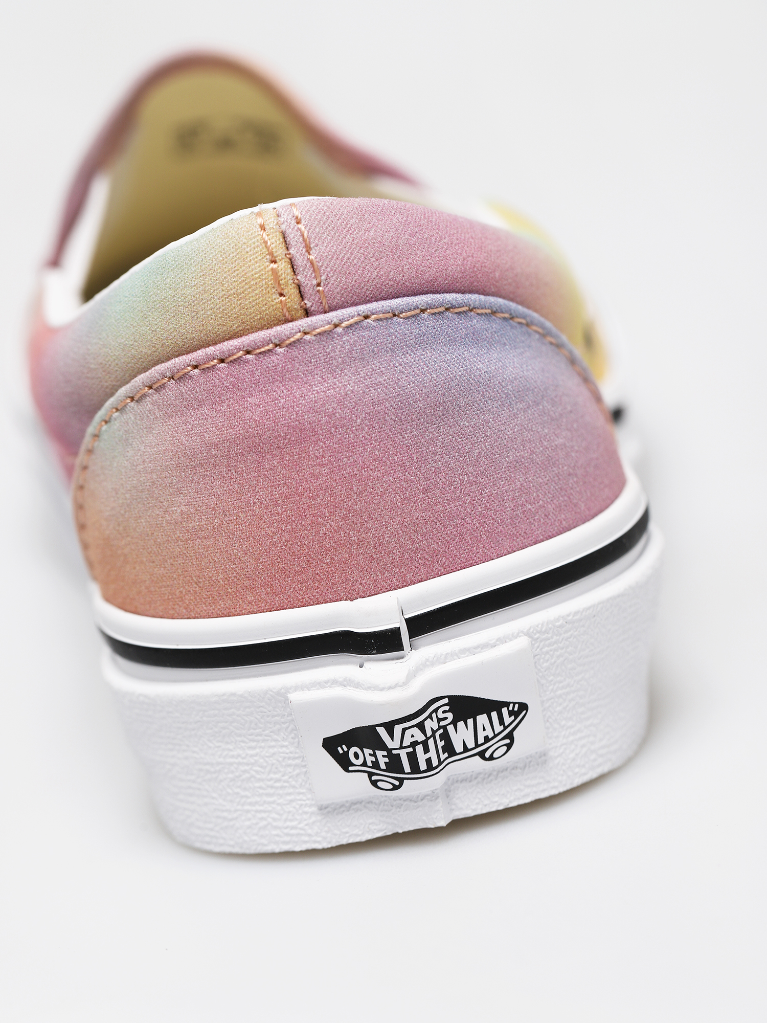 vans aura slip on