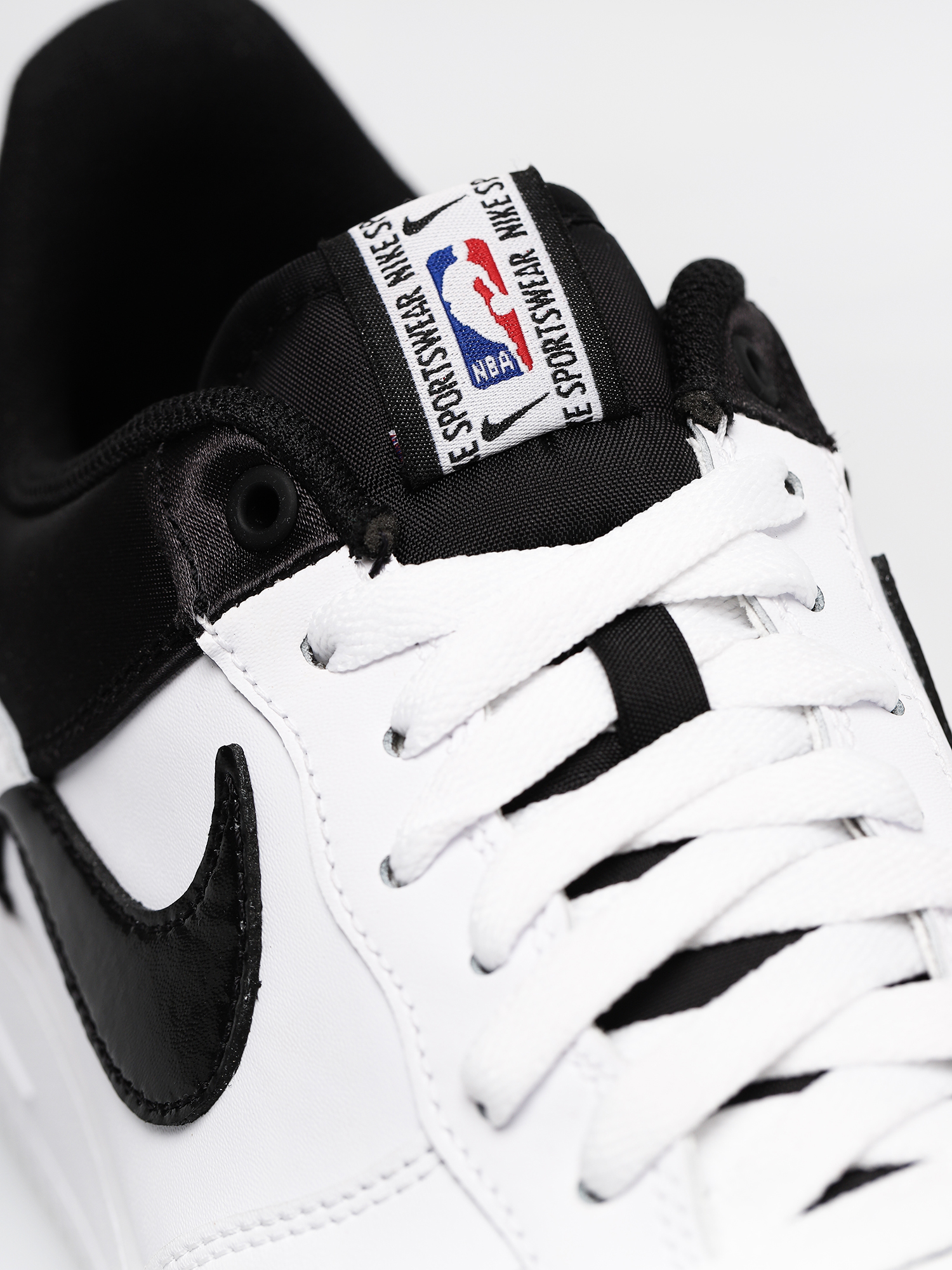 Nike Air Force 1 07 Lv8 1 Shoes (white/black white)